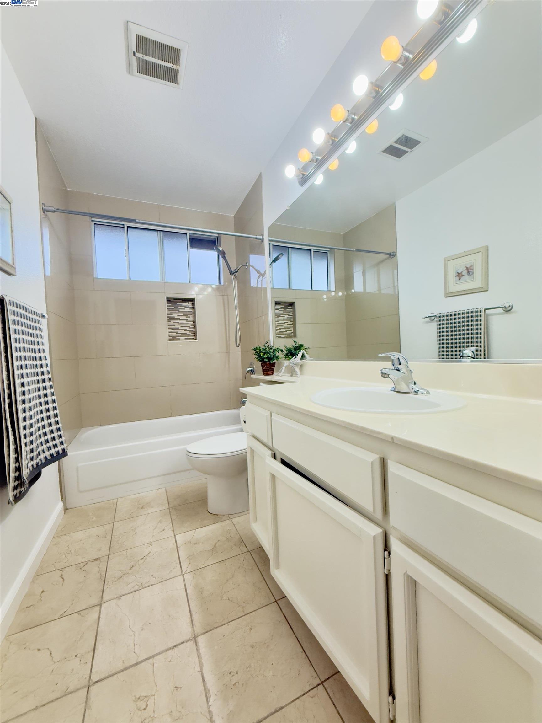 Detail Gallery Image 24 of 35 For 512 Bantry Rd, Pinole,  CA 94564-2683 - 3 Beds | 2/1 Baths