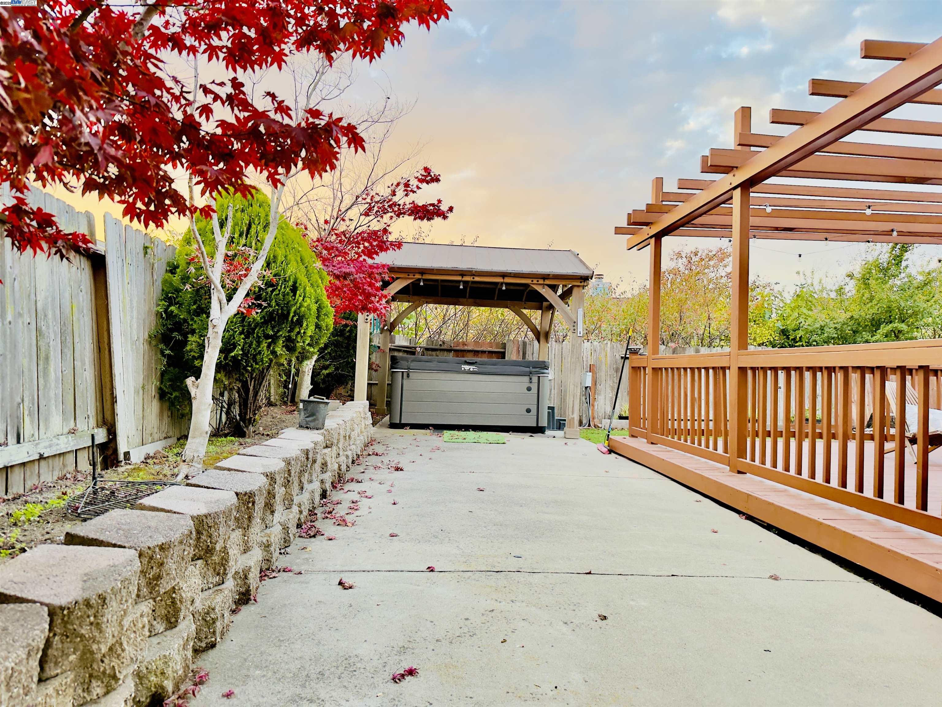 Detail Gallery Image 28 of 35 For 512 Bantry Rd, Pinole,  CA 94564-2683 - 3 Beds | 2/1 Baths