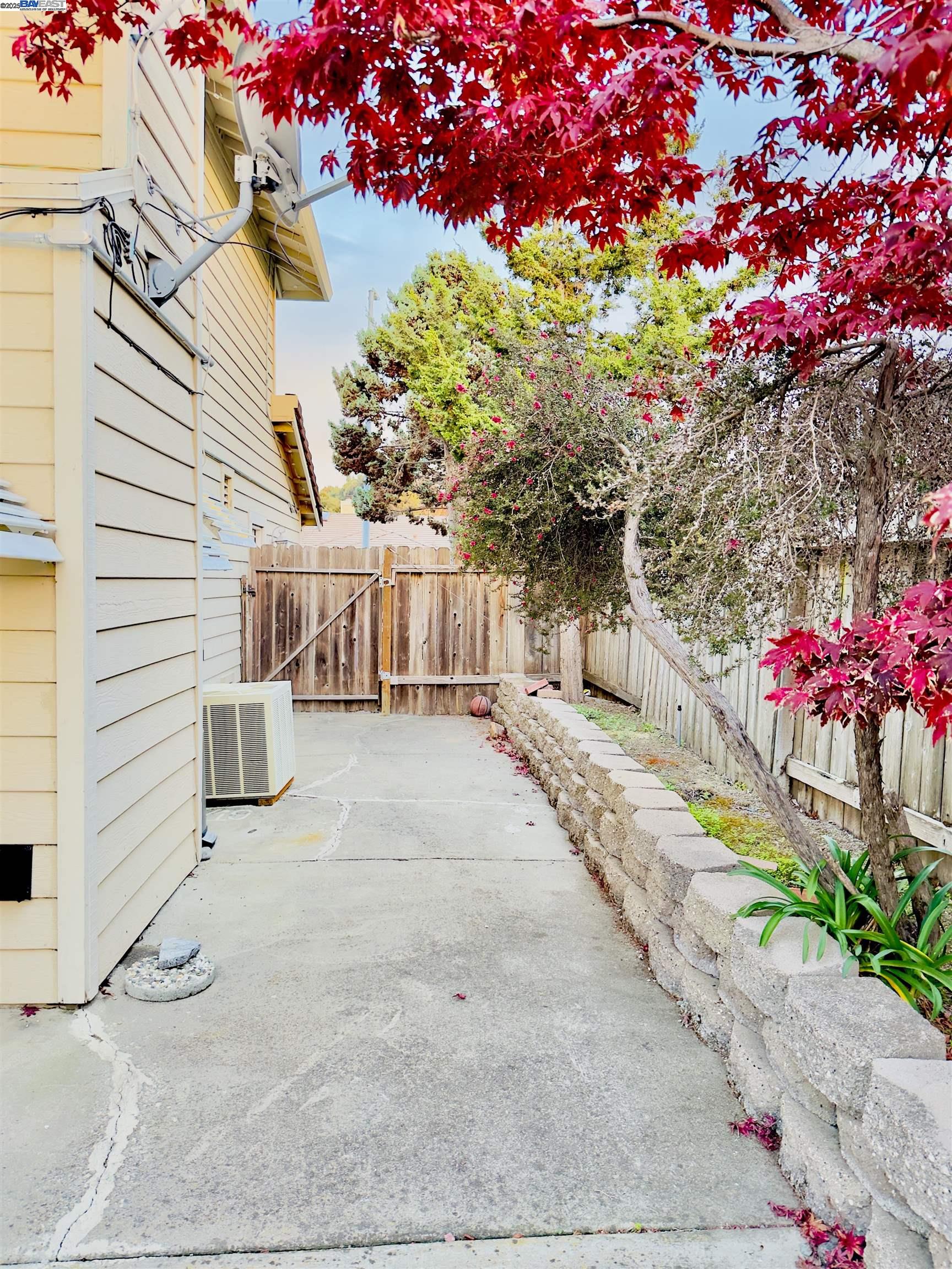 Detail Gallery Image 29 of 35 For 512 Bantry Rd, Pinole,  CA 94564-2683 - 3 Beds | 2/1 Baths