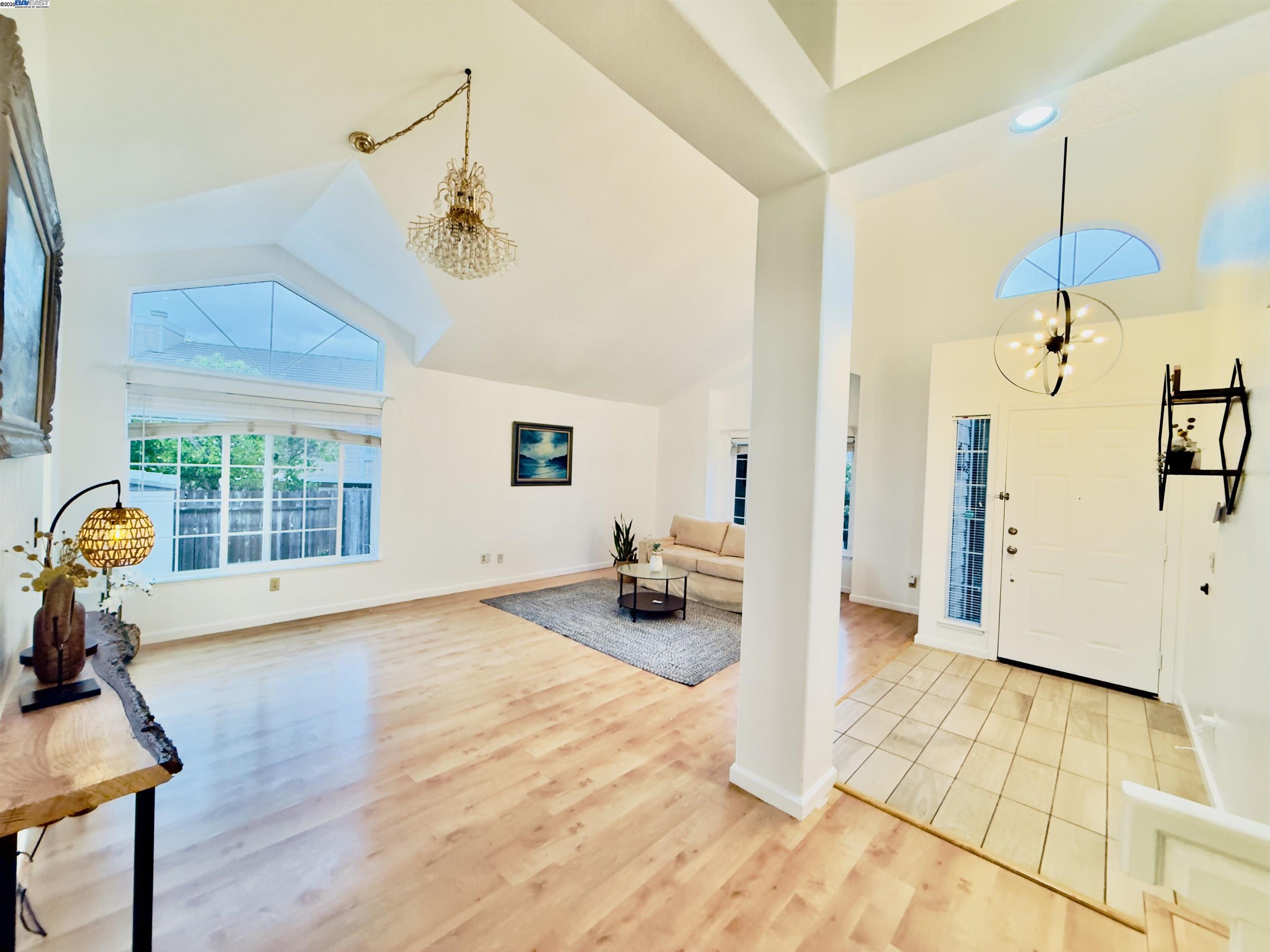 Detail Gallery Image 4 of 35 For 512 Bantry Rd, Pinole,  CA 94564-2683 - 3 Beds | 2/1 Baths