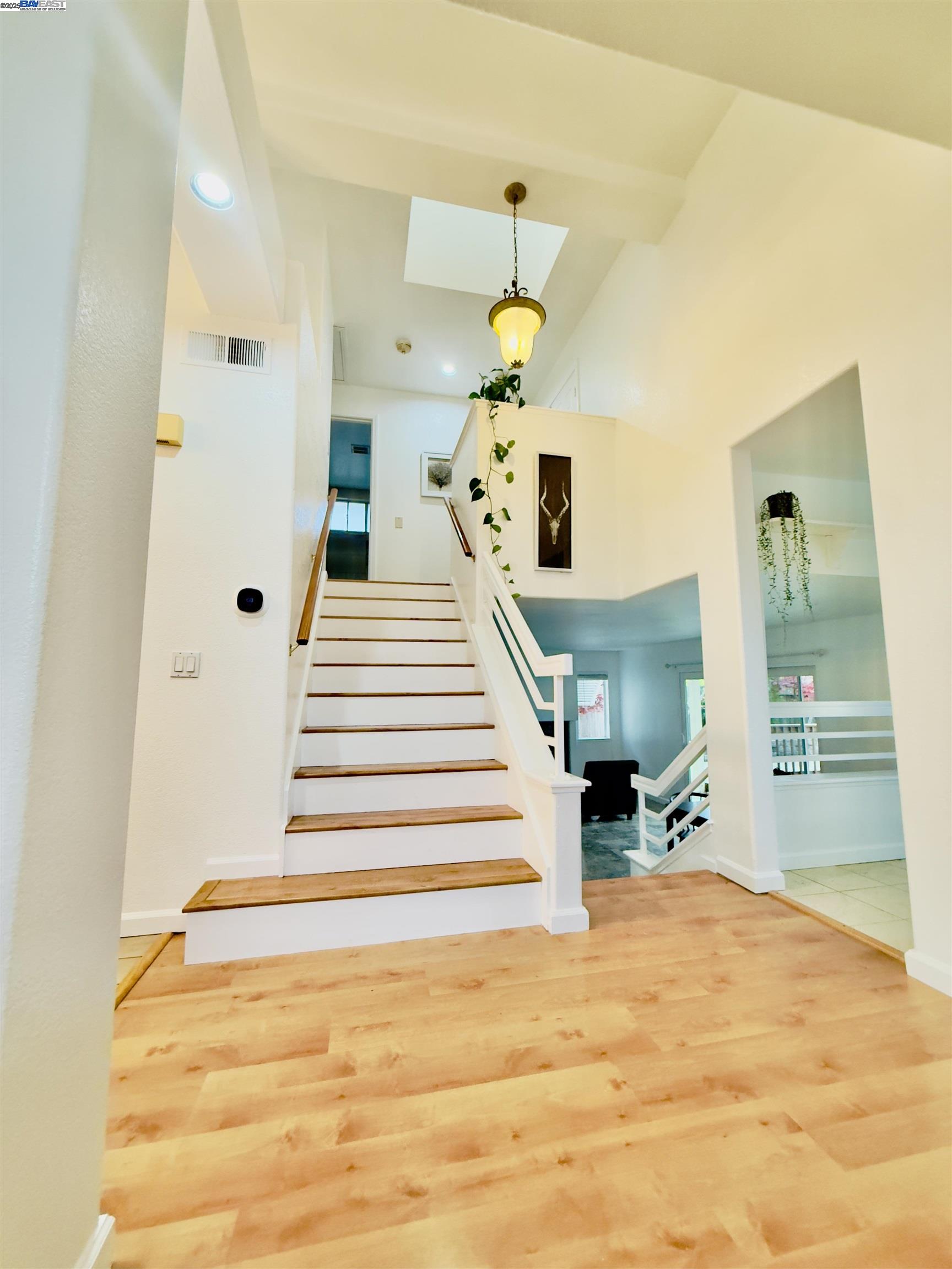 Detail Gallery Image 6 of 35 For 512 Bantry Rd, Pinole,  CA 94564-2683 - 3 Beds | 2/1 Baths