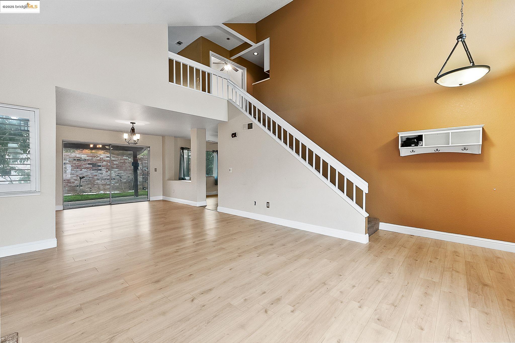 Detail Gallery Image 2 of 32 For 1974 Paradise Valley Ct, Tracy,  CA 95376 - 3 Beds | 2/1 Baths