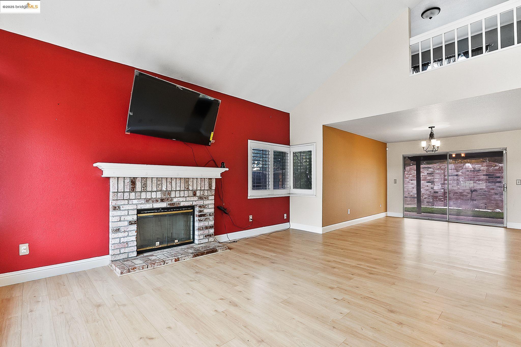 Detail Gallery Image 3 of 32 For 1974 Paradise Valley Ct, Tracy,  CA 95376 - 3 Beds | 2/1 Baths