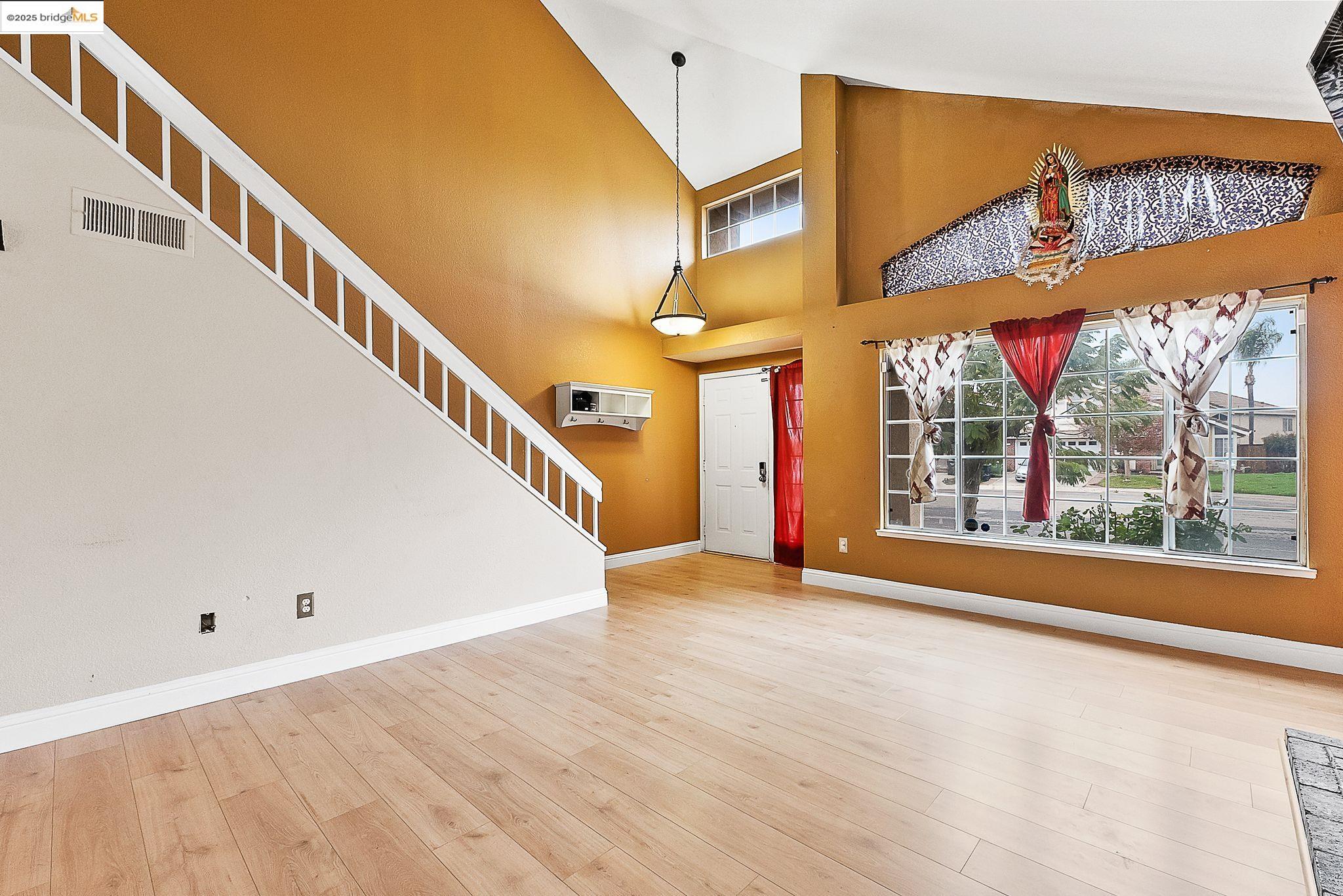 Detail Gallery Image 4 of 32 For 1974 Paradise Valley Ct, Tracy,  CA 95376 - 3 Beds | 2/1 Baths