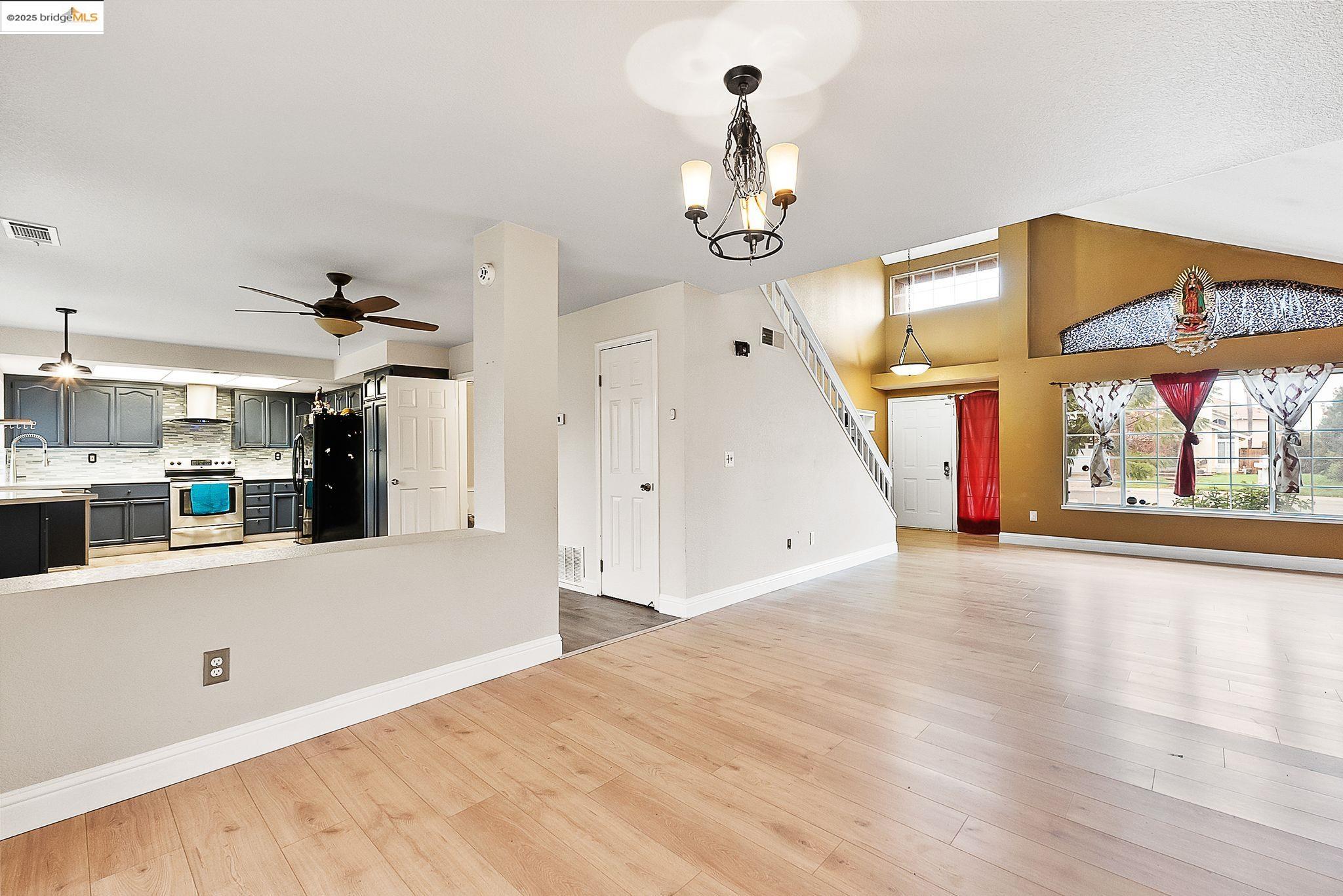 Detail Gallery Image 6 of 32 For 1974 Paradise Valley Ct, Tracy,  CA 95376 - 3 Beds | 2/1 Baths