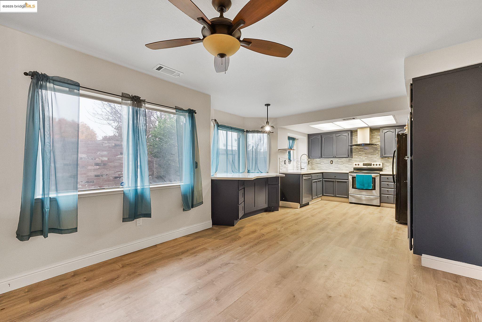 Detail Gallery Image 8 of 32 For 1974 Paradise Valley Ct, Tracy,  CA 95376 - 3 Beds | 2/1 Baths