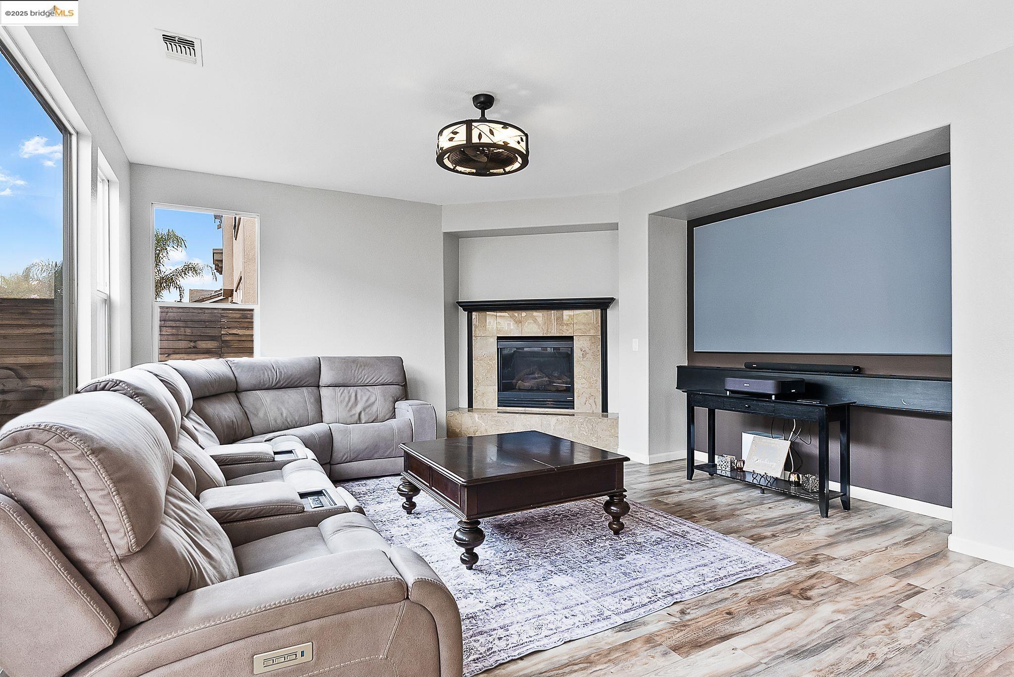 Detail Gallery Image 5 of 60 For 6851 New Melones Cir, Discovery Bay,  CA 94505 - 5 Beds | 4 Baths