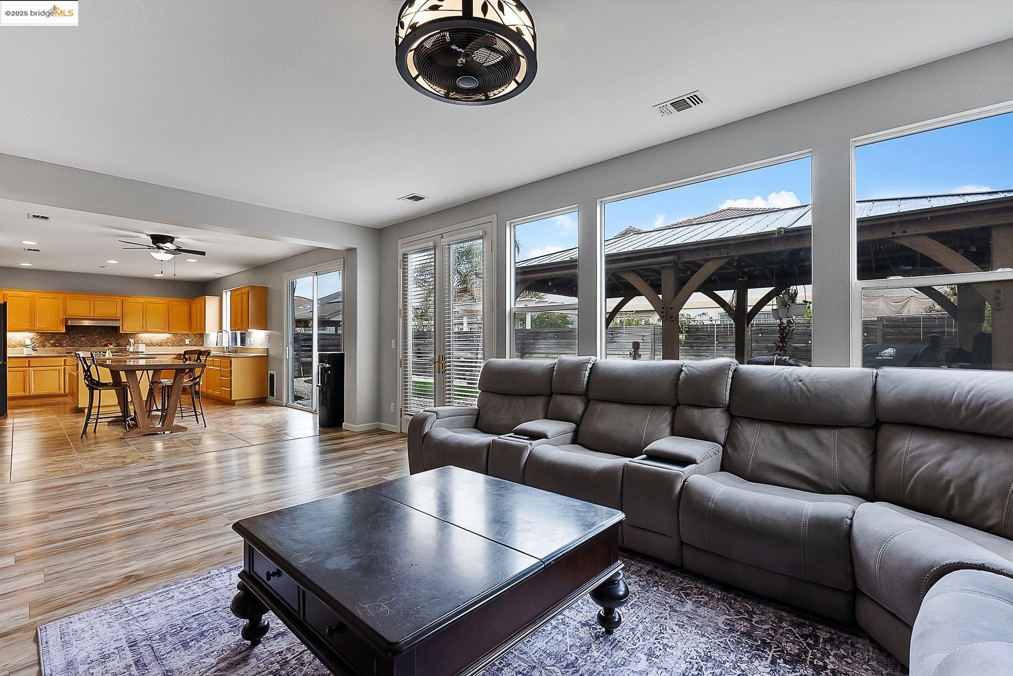 Detail Gallery Image 6 of 60 For 6851 New Melones Cir, Discovery Bay,  CA 94505 - 5 Beds | 4 Baths