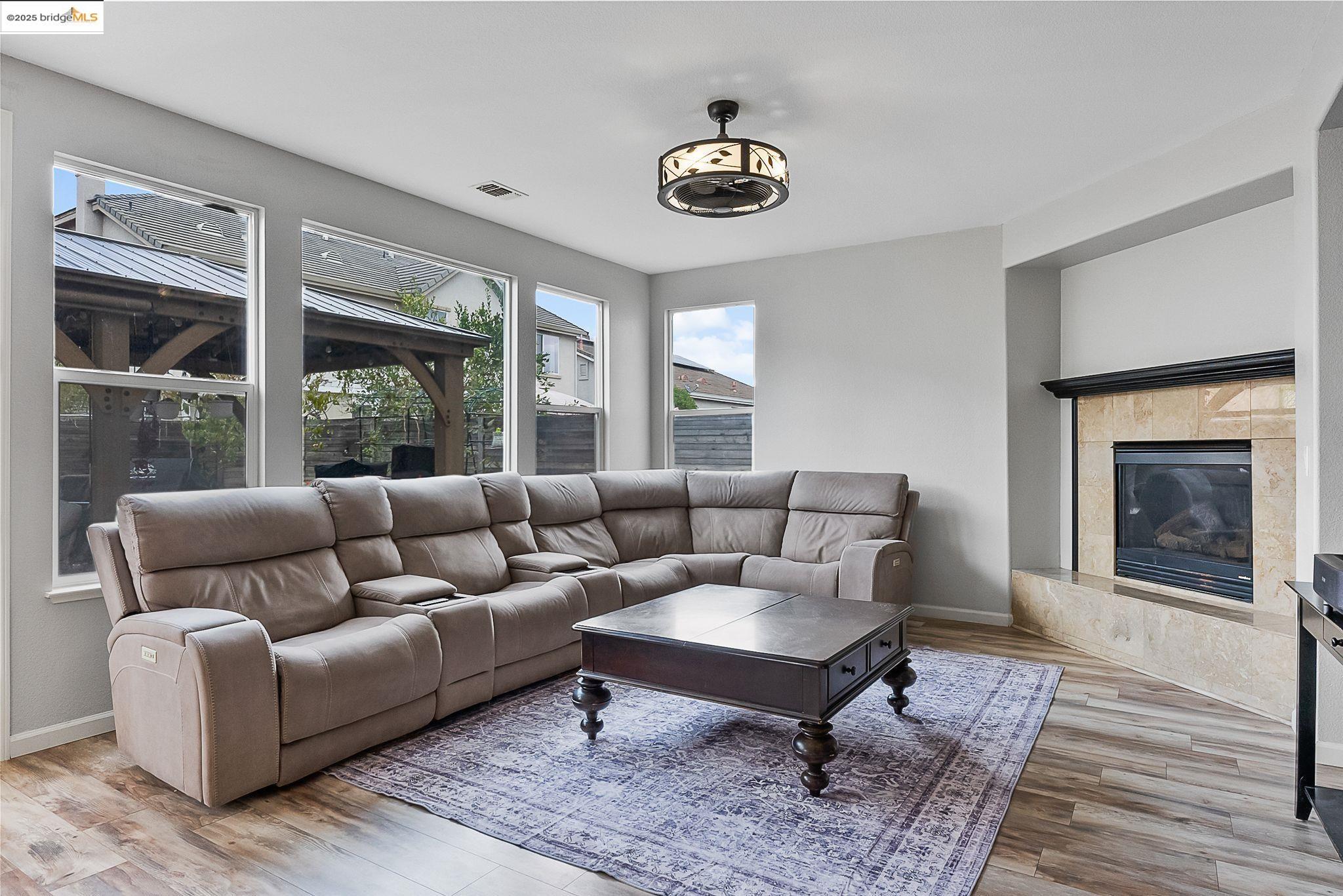 Detail Gallery Image 7 of 60 For 6851 New Melones Cir, Discovery Bay,  CA 94505 - 5 Beds | 4 Baths