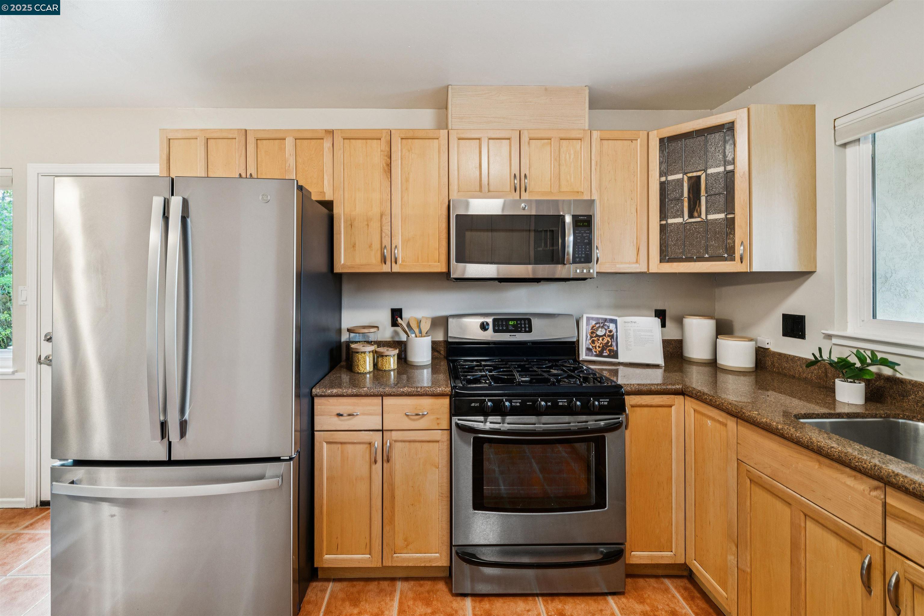 Detail Gallery Image 11 of 27 For 3141 Deseret Dr, Richmond,  CA 94803 - 3 Beds | 2 Baths