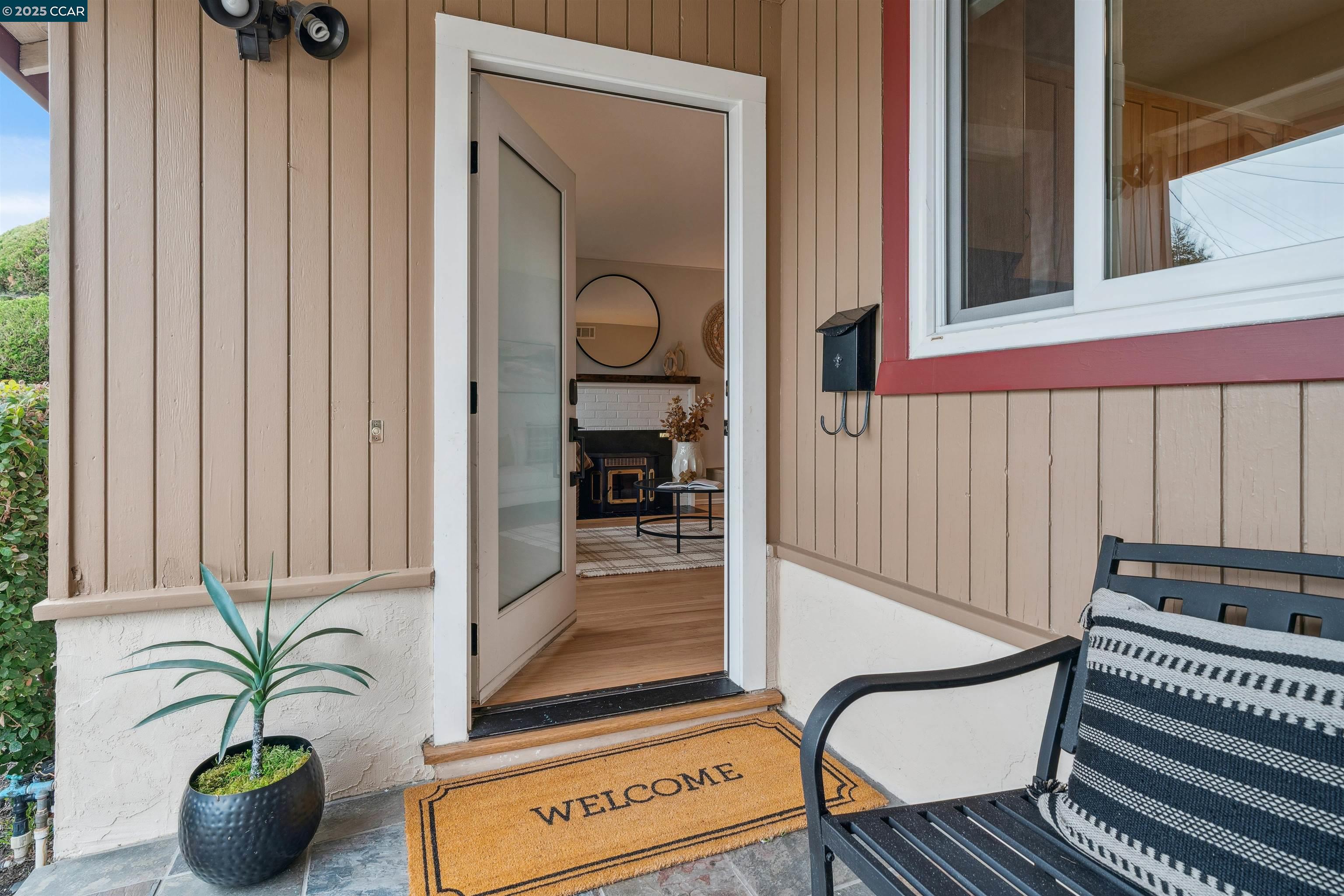 Detail Gallery Image 3 of 27 For 3141 Deseret Dr, Richmond,  CA 94803 - 3 Beds | 2 Baths