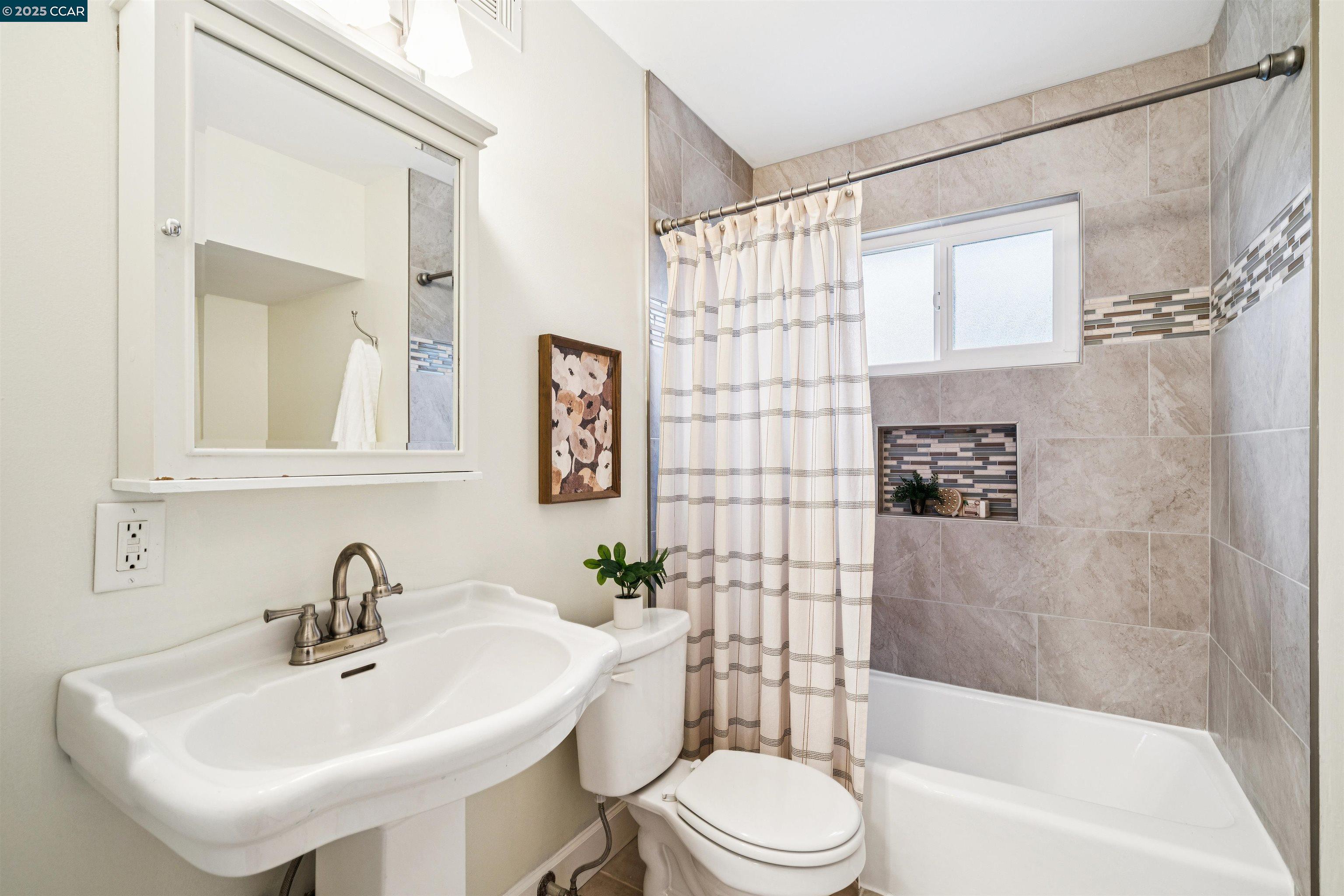 Detail Gallery Image 22 of 27 For 3141 Deseret Dr, Richmond,  CA 94803 - 3 Beds | 2 Baths