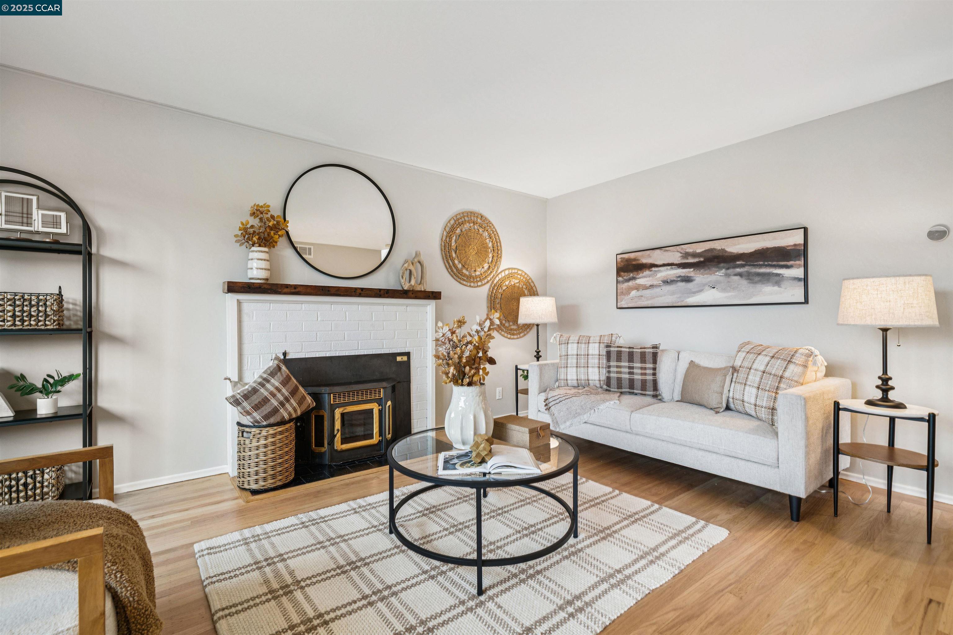 Detail Gallery Image 4 of 27 For 3141 Deseret Dr, Richmond,  CA 94803 - 3 Beds | 2 Baths