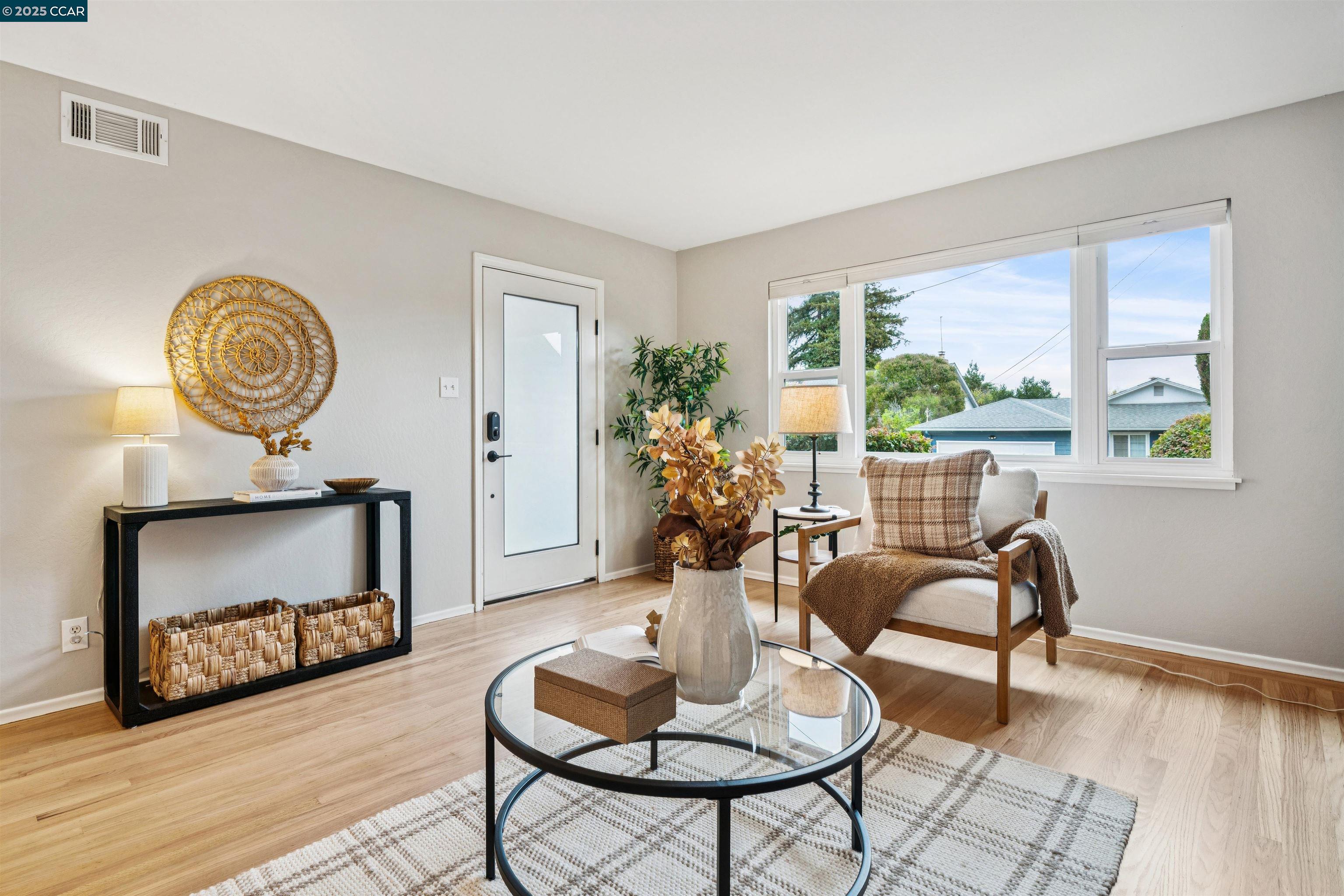 Detail Gallery Image 5 of 27 For 3141 Deseret Dr, Richmond,  CA 94803 - 3 Beds | 2 Baths