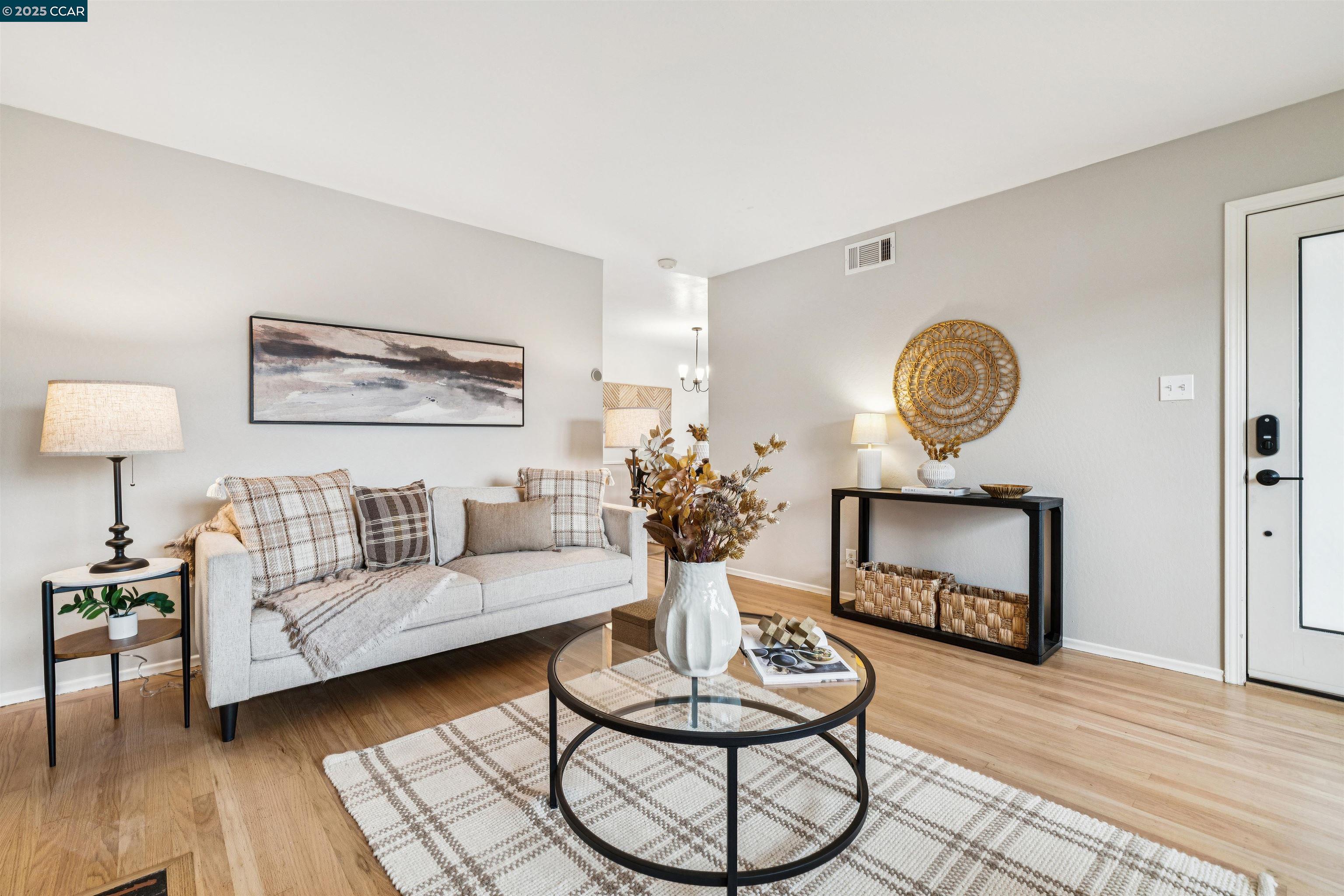 Detail Gallery Image 6 of 27 For 3141 Deseret Dr, Richmond,  CA 94803 - 3 Beds | 2 Baths