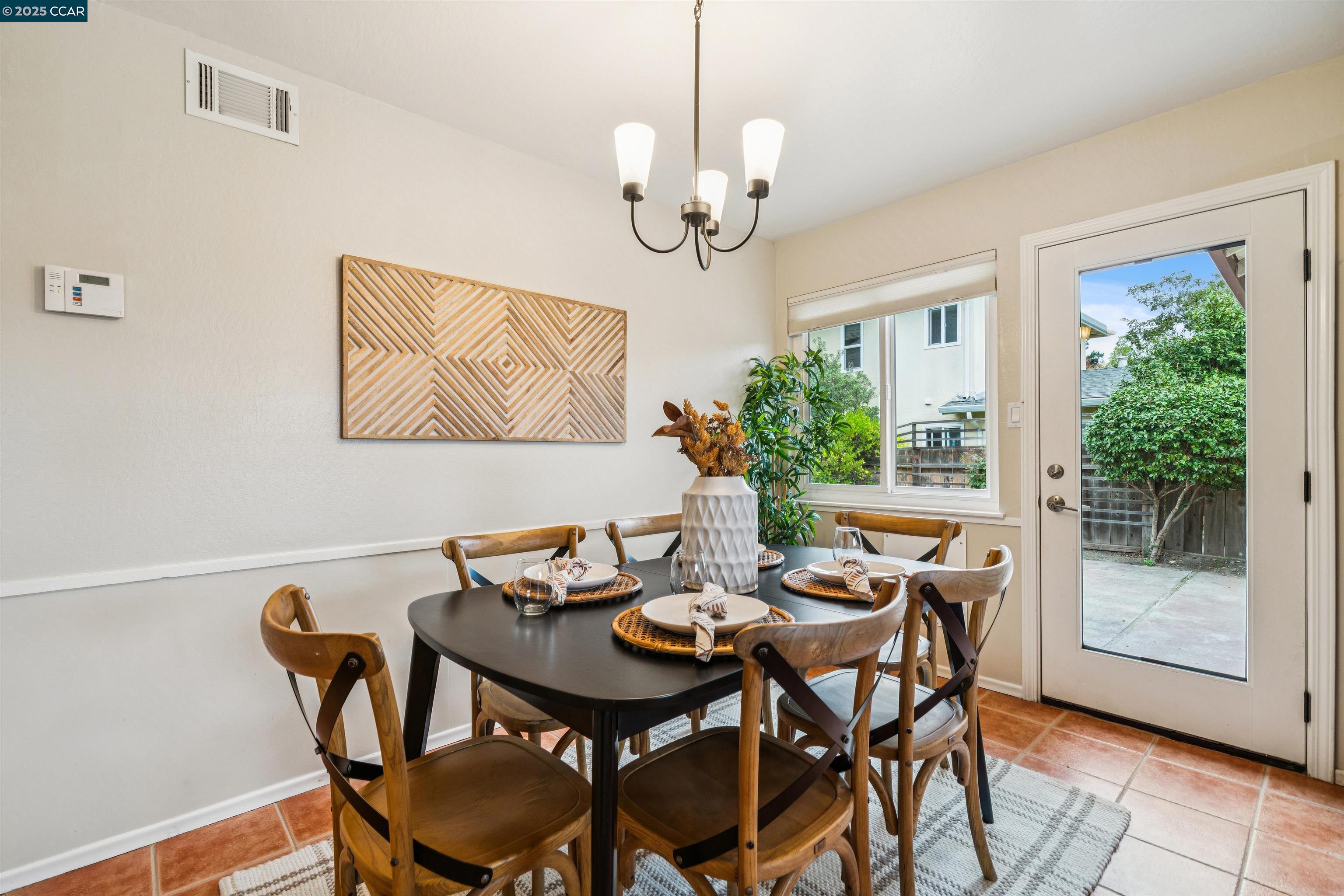 Detail Gallery Image 7 of 27 For 3141 Deseret Dr, Richmond,  CA 94803 - 3 Beds | 2 Baths