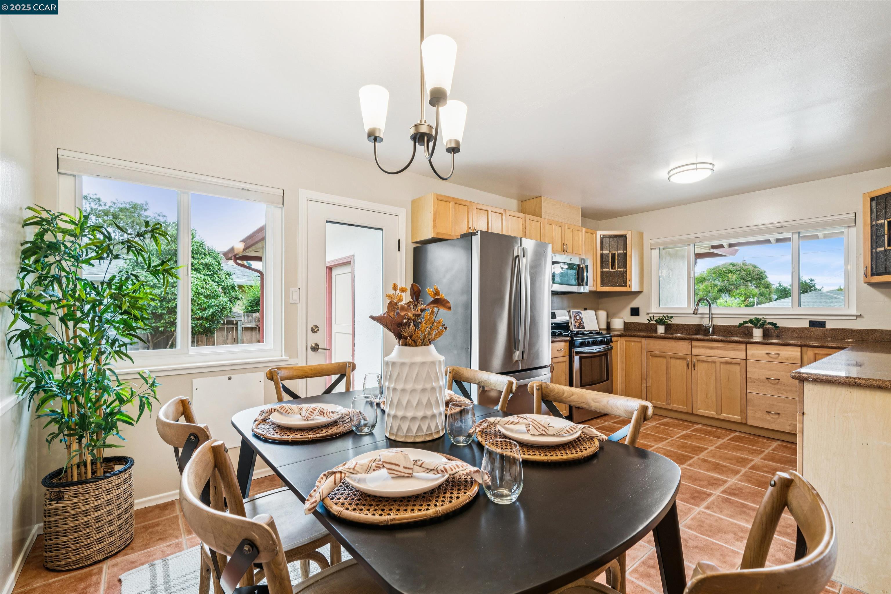 Detail Gallery Image 8 of 27 For 3141 Deseret Dr, Richmond,  CA 94803 - 3 Beds | 2 Baths