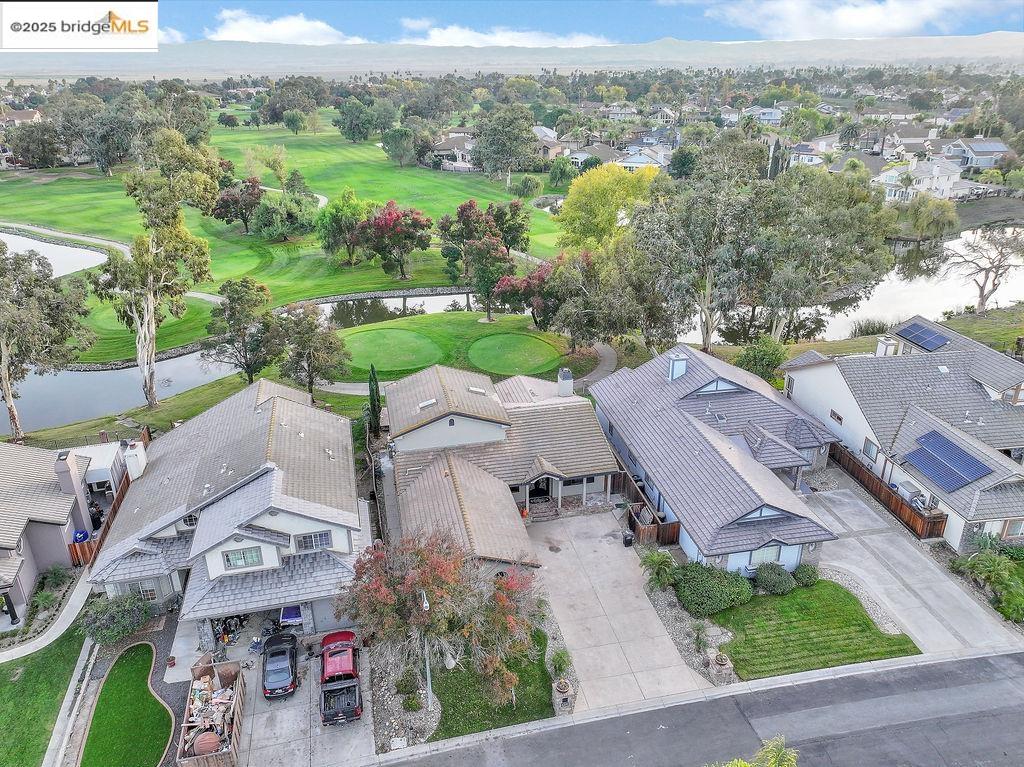 Detail Gallery Image 4 of 43 For 5580 Edgeview Dr, Discovery Bay,  CA 94505 - 4 Beds | 2/1 Baths