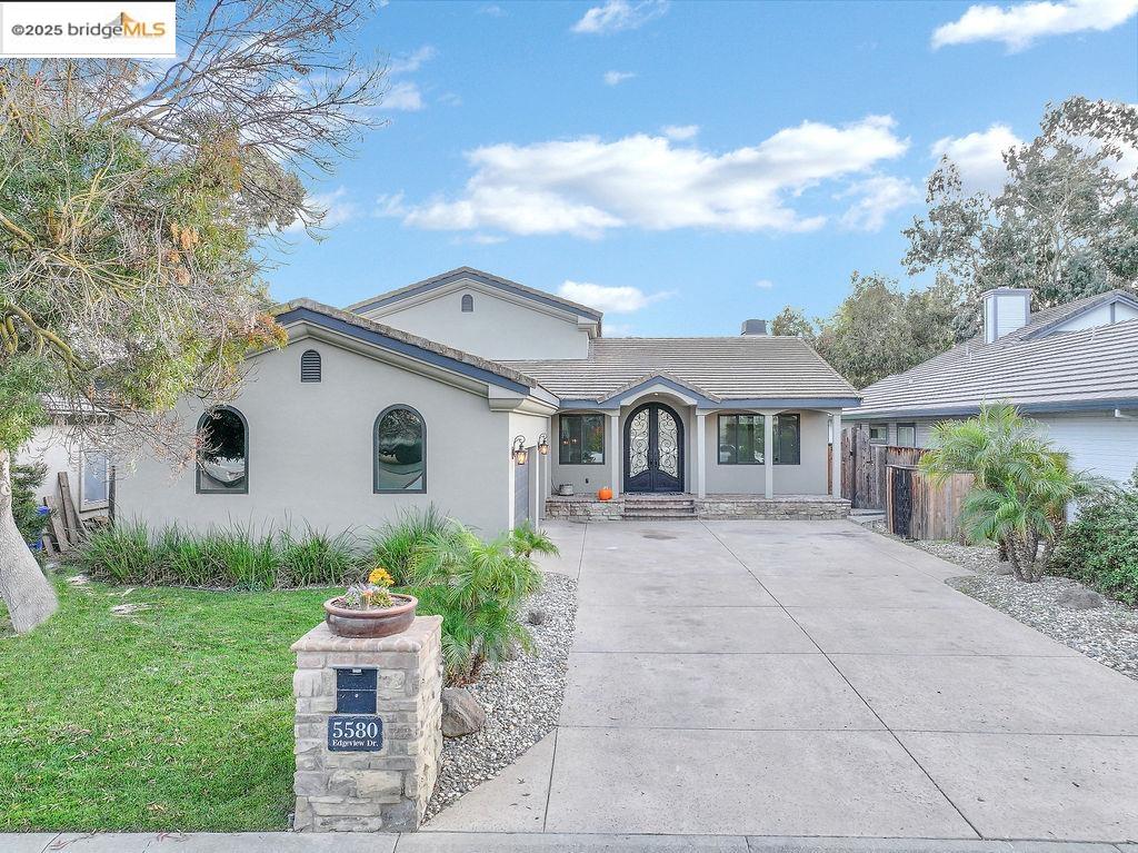 Detail Gallery Image 5 of 43 For 5580 Edgeview Dr, Discovery Bay,  CA 94505 - 4 Beds | 2/1 Baths