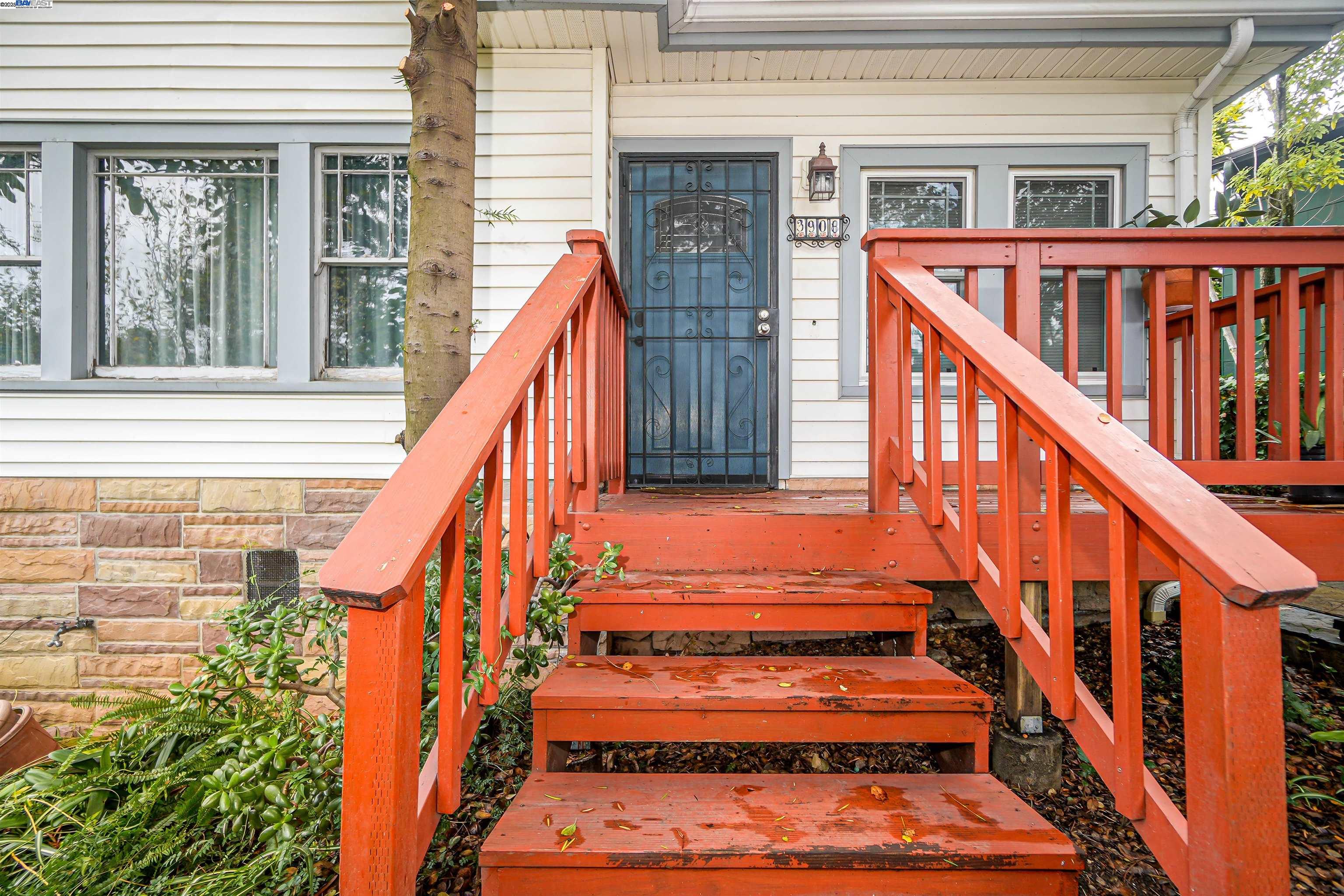 Detail Gallery Image 2 of 60 For 3908 Archmont Pl, Oakland,  CA 94605 - 2 Beds | 2 Baths