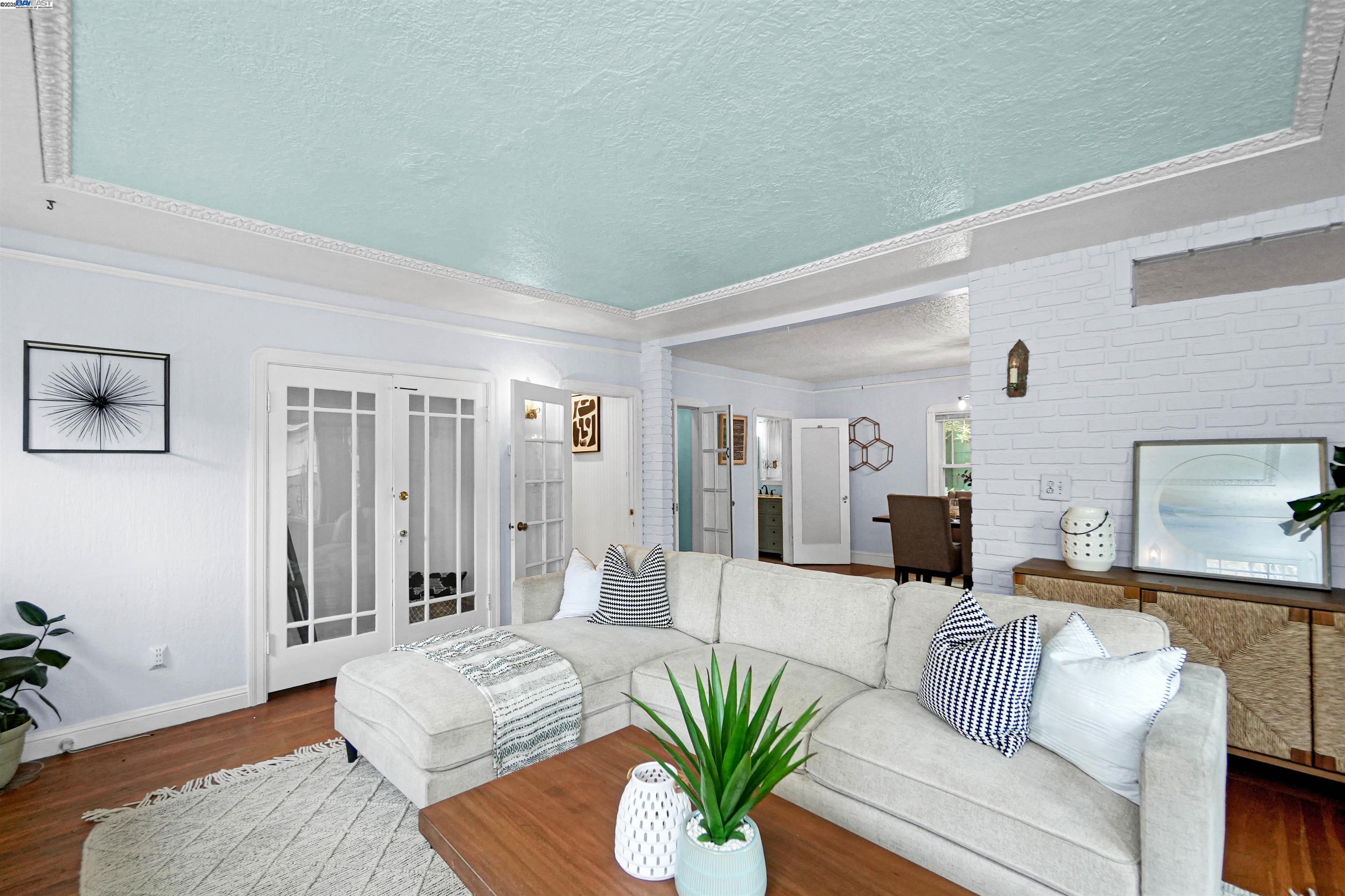 Detail Gallery Image 13 of 60 For 3908 Archmont Pl, Oakland,  CA 94605 - 2 Beds | 2 Baths