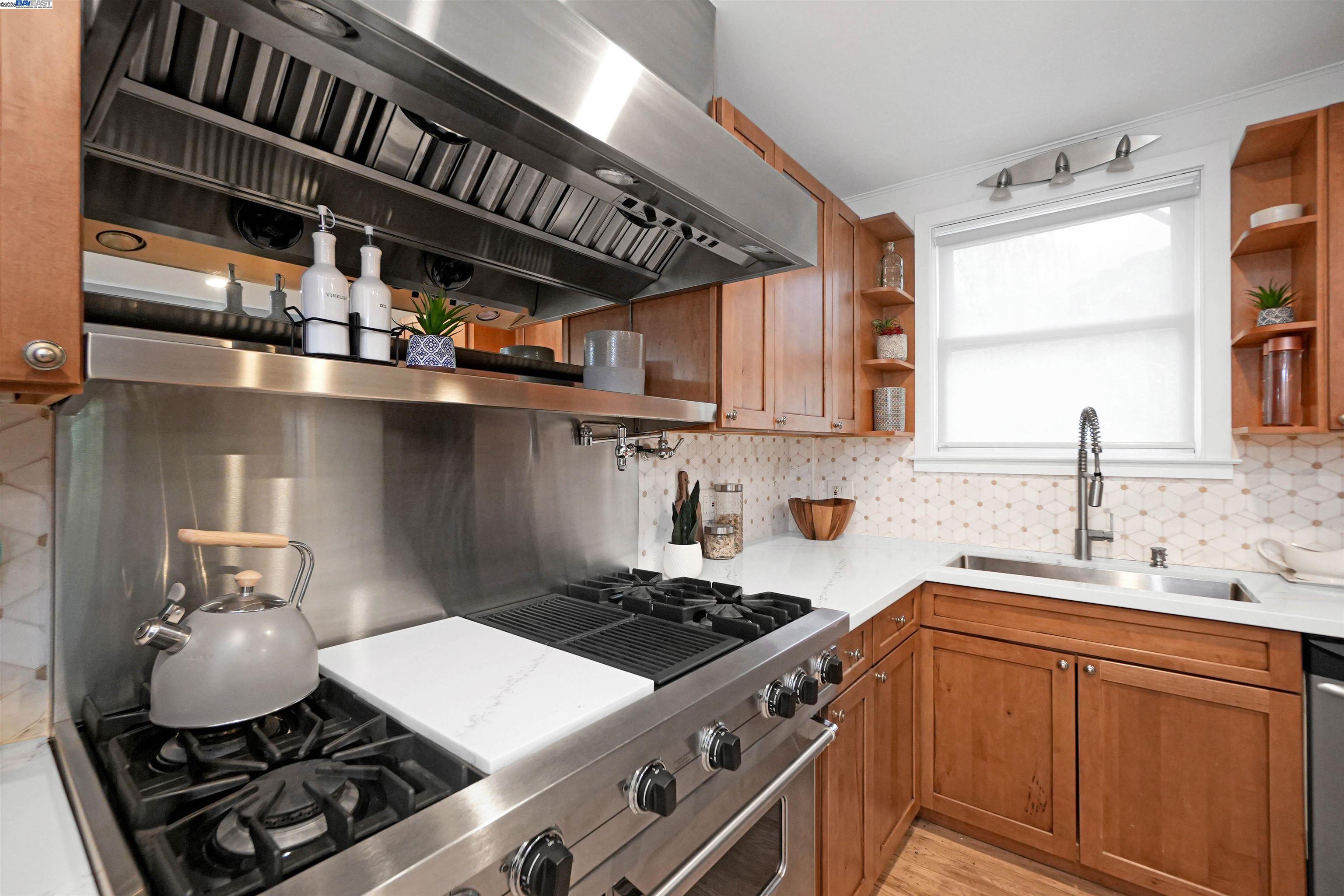 Detail Gallery Image 21 of 60 For 3908 Archmont Pl, Oakland,  CA 94605 - 2 Beds | 2 Baths