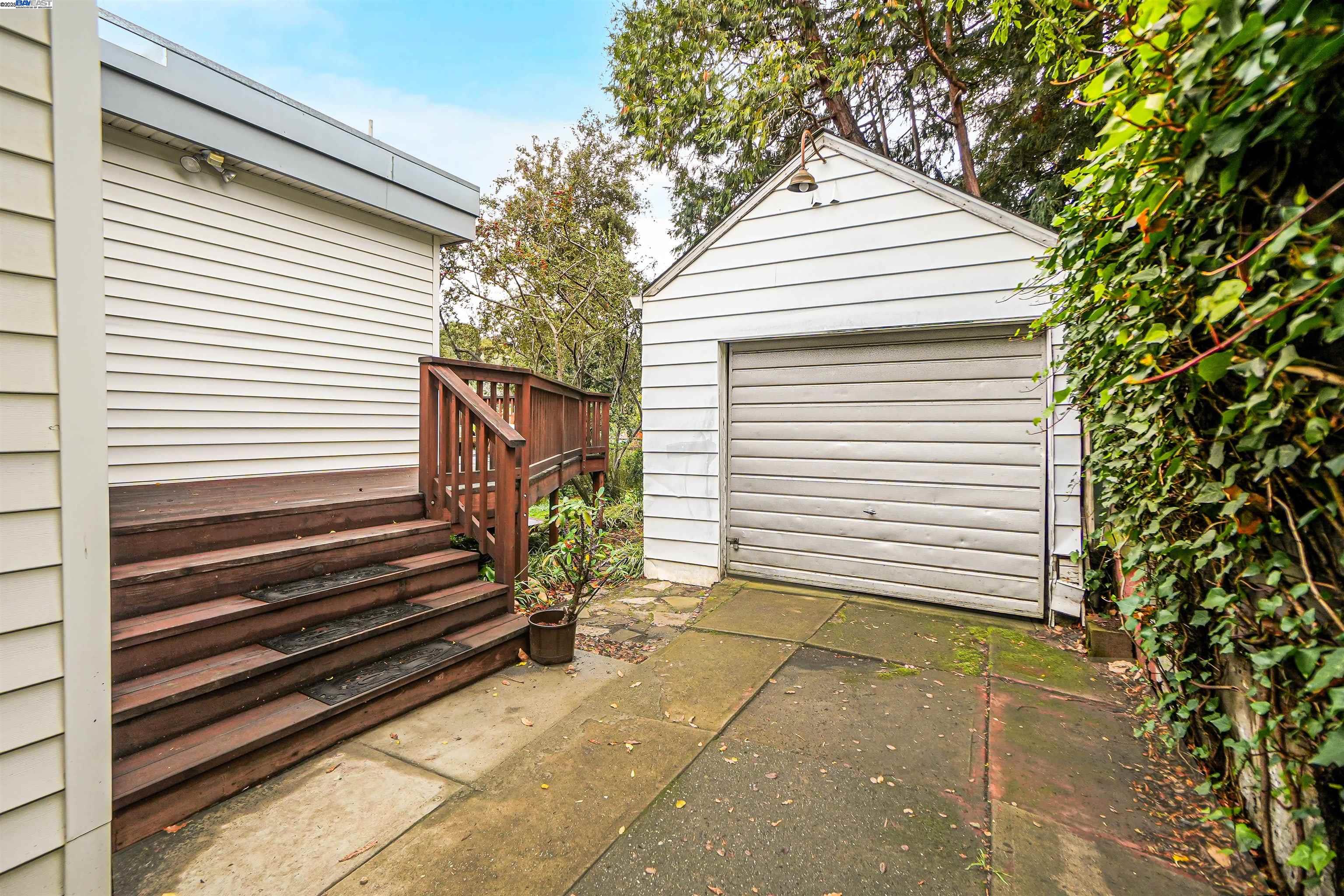 Detail Gallery Image 42 of 60 For 3908 Archmont Pl, Oakland,  CA 94605 - 2 Beds | 2 Baths