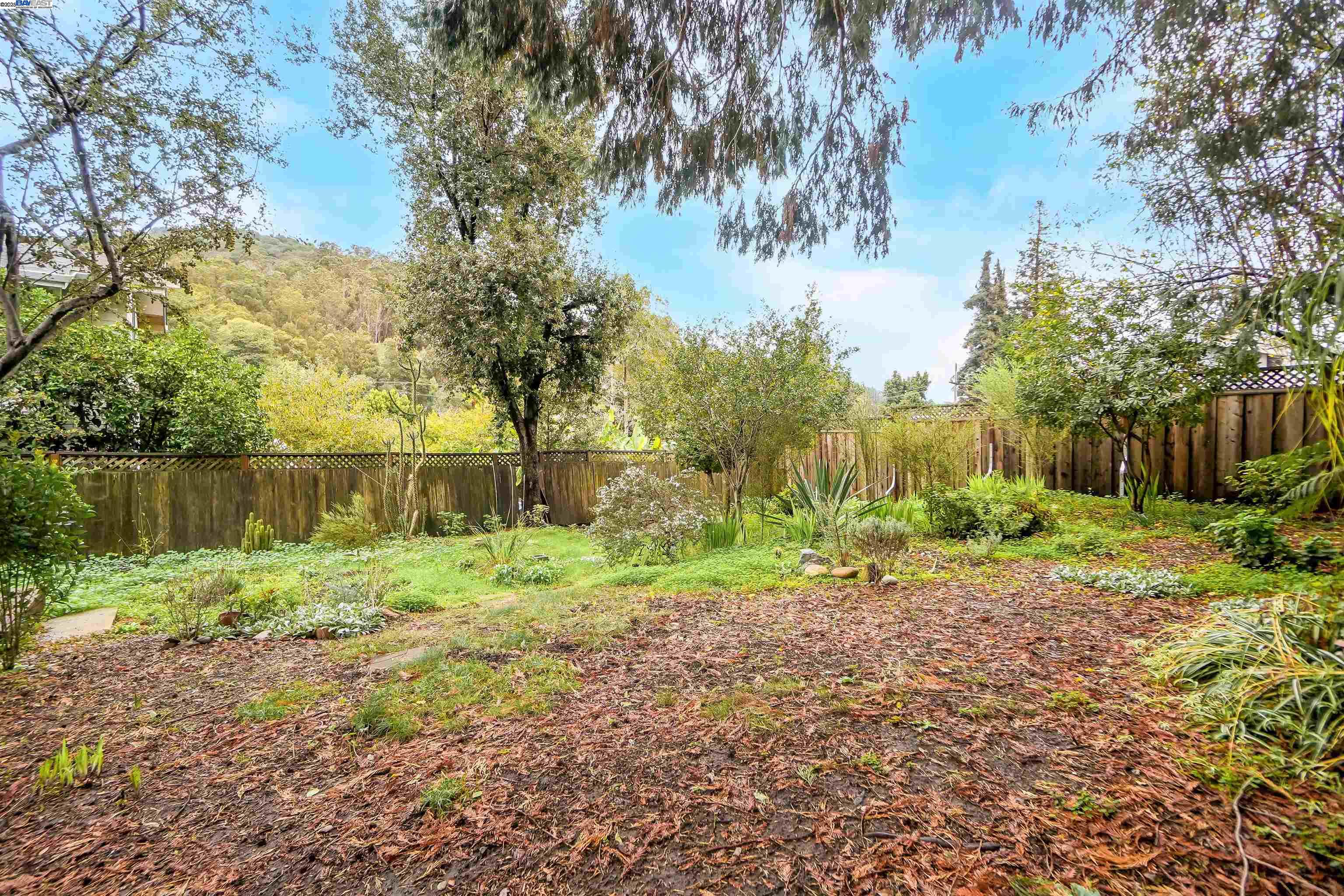 Detail Gallery Image 52 of 60 For 3908 Archmont Pl, Oakland,  CA 94605 - 2 Beds | 2 Baths