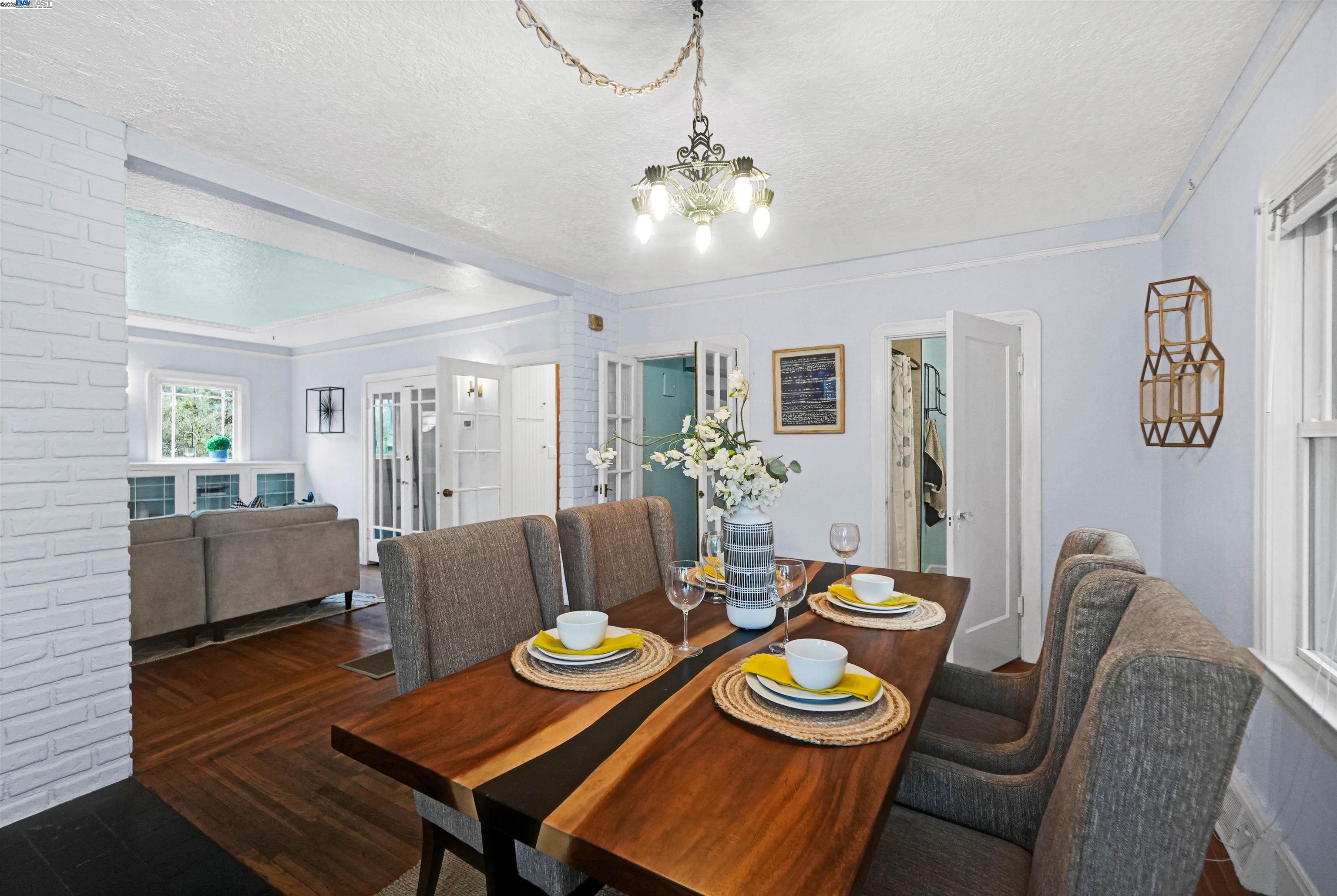 Detail Gallery Image 9 of 60 For 3908 Archmont Pl, Oakland,  CA 94605 - 2 Beds | 2 Baths