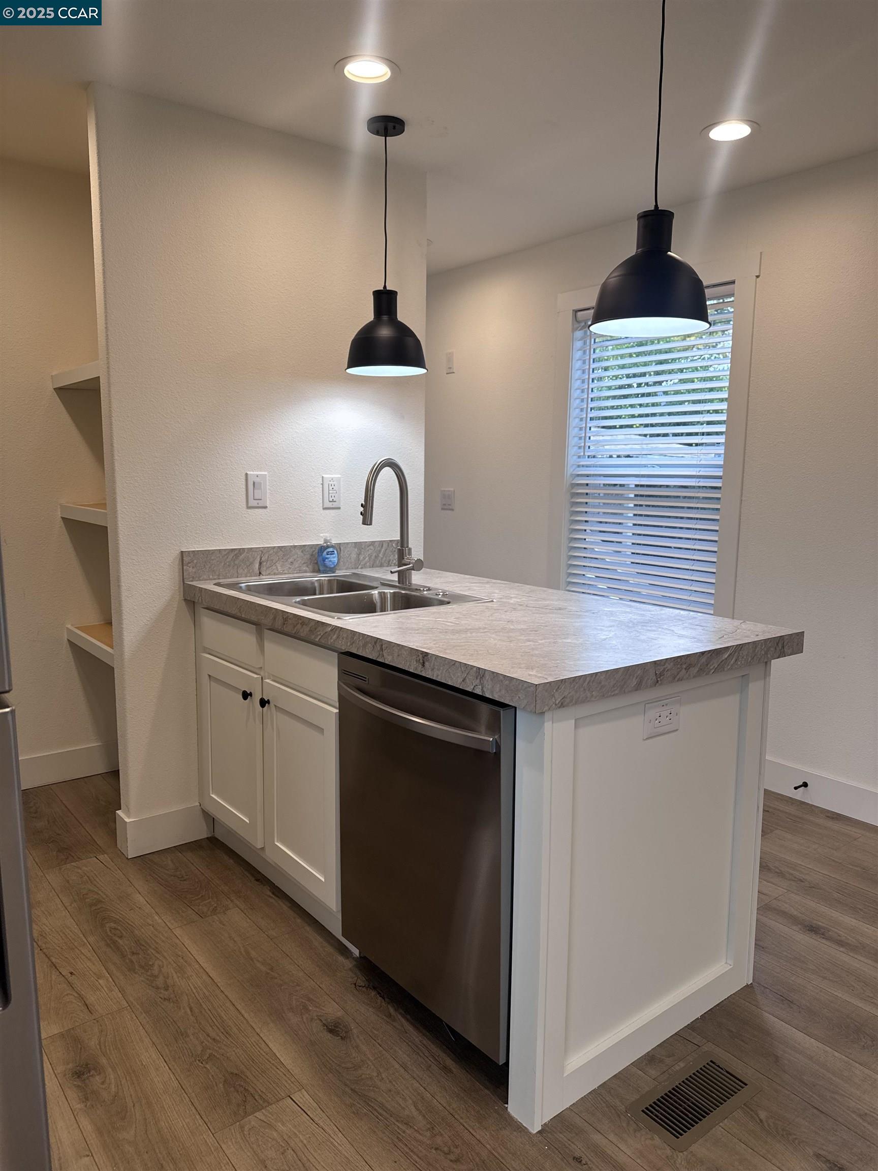 Detail Gallery Image 2 of 14 For 507 E Locust St, Lodi,  CA 95240 - 1 Beds | 1 Baths