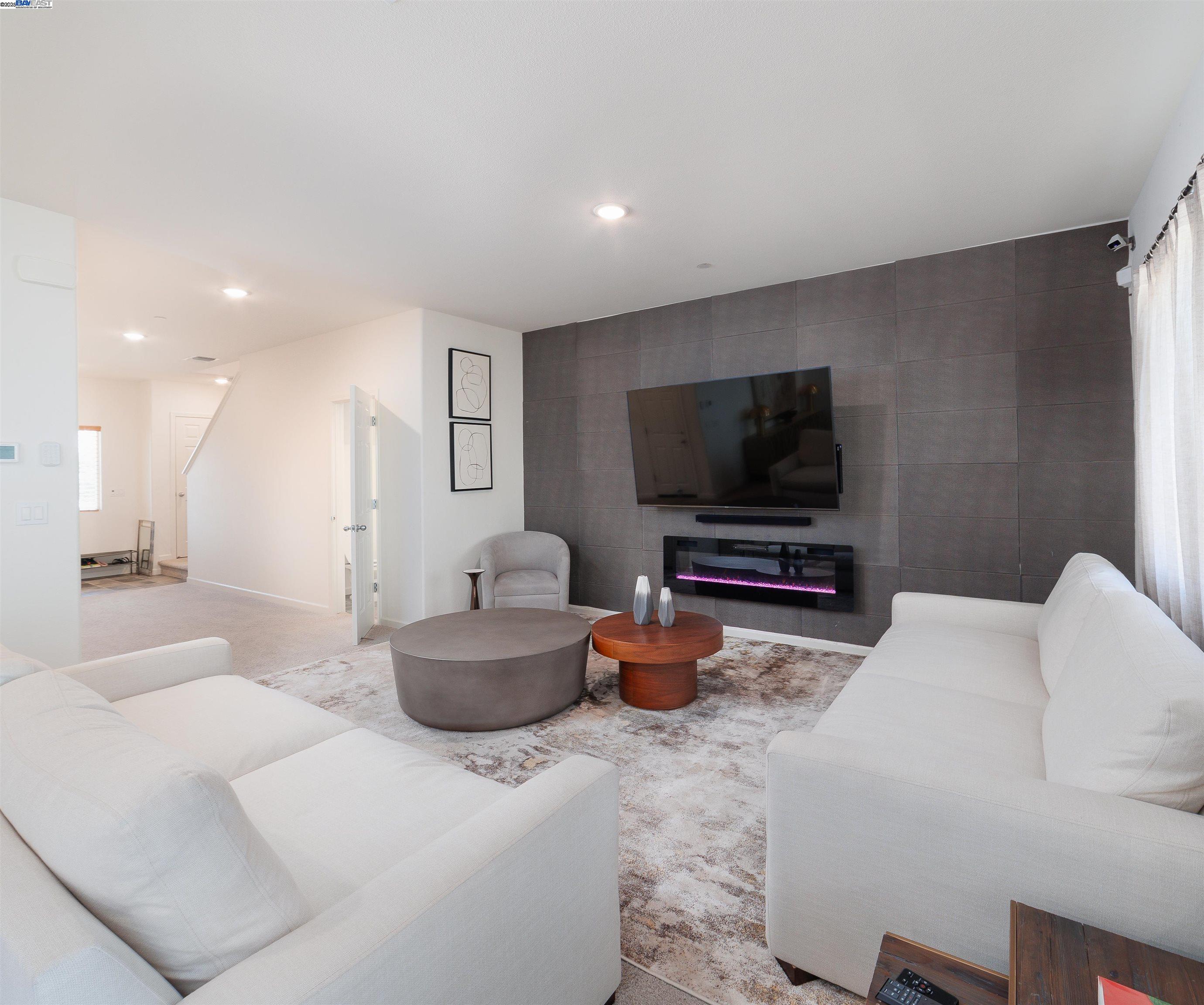 Detail Gallery Image 4 of 14 For , Stockton,  CA 95206 - 3 Beds | 2/1 Baths