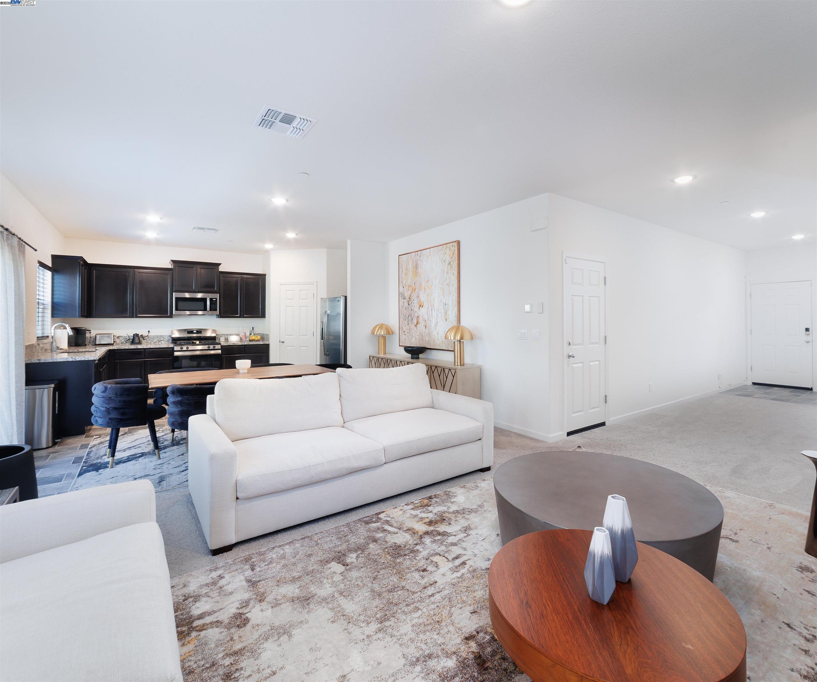 Detail Gallery Image 5 of 14 For , Stockton,  CA 95206 - 3 Beds | 2/1 Baths