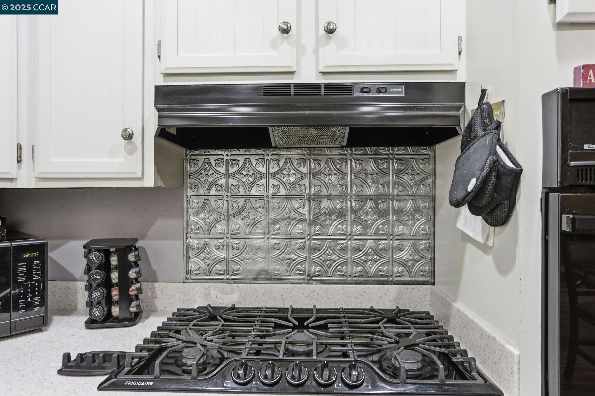 Detail Gallery Image 11 of 34 For 213 Markham Avenue, Vacaville,  CA 95688 - 4 Beds | 3/1 Baths