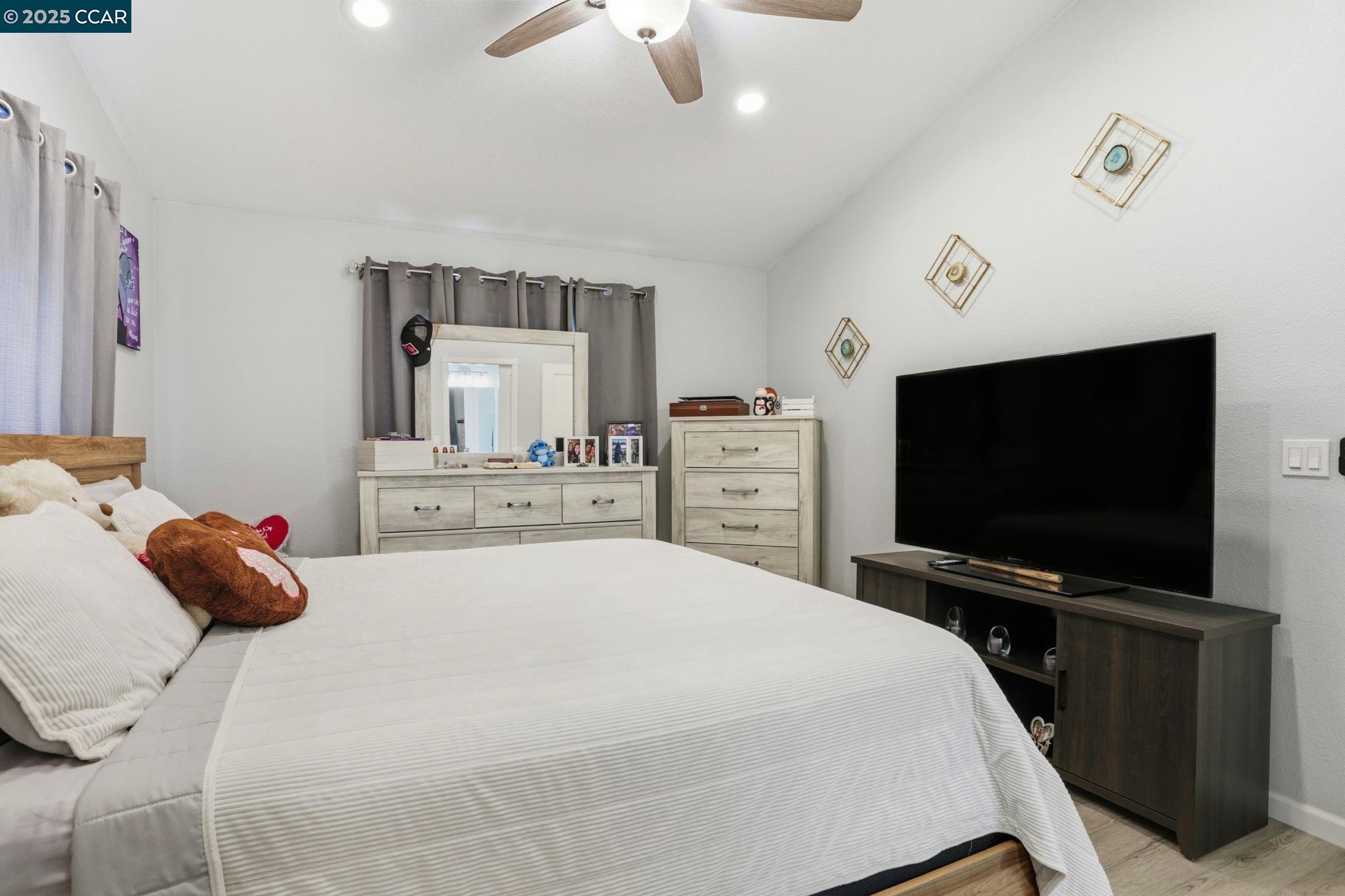 Detail Gallery Image 17 of 34 For 213 Markham Avenue, Vacaville,  CA 95688 - 4 Beds | 3/1 Baths