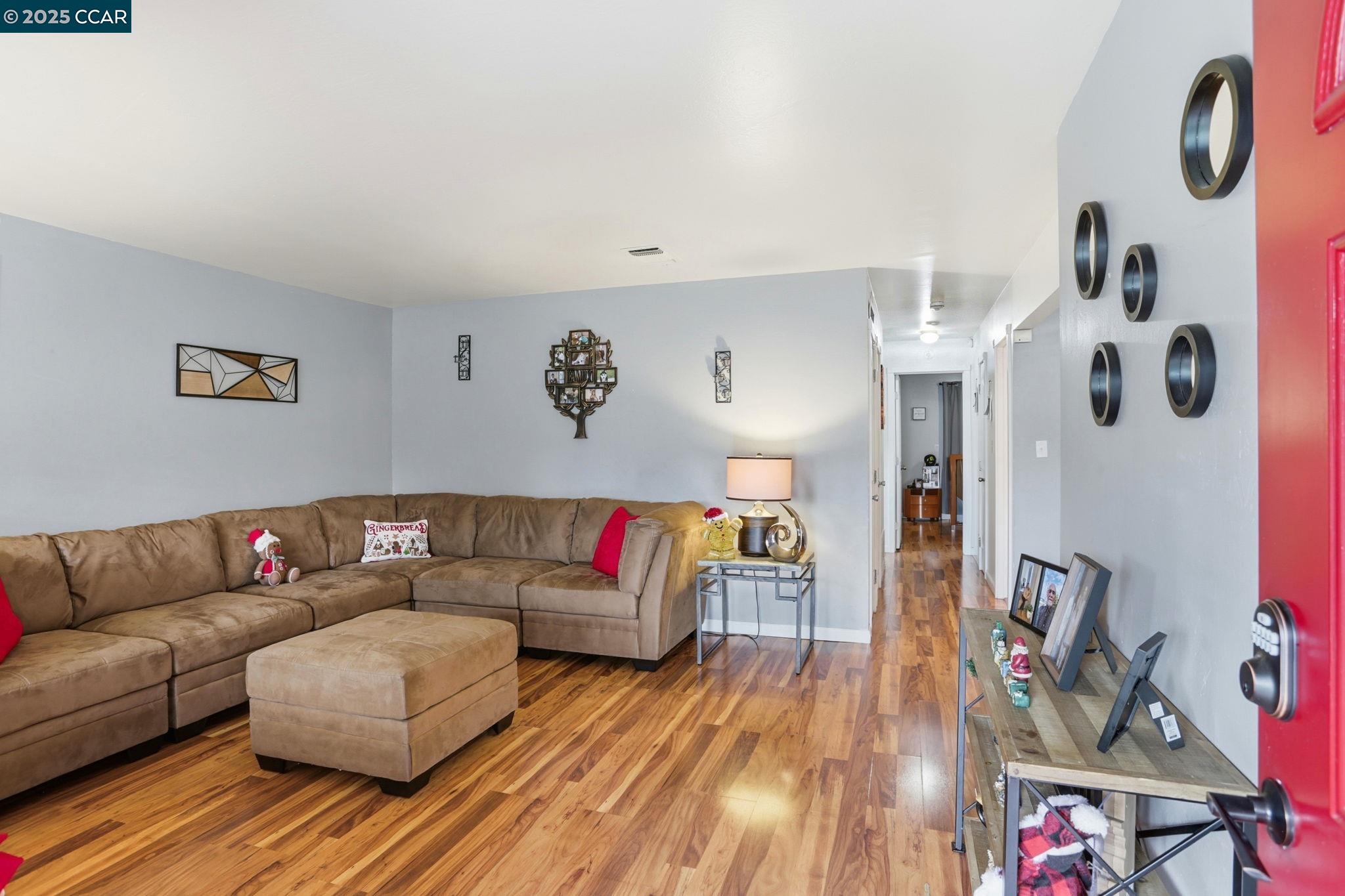 Detail Gallery Image 3 of 34 For 213 Markham Avenue, Vacaville,  CA 95688 - 4 Beds | 3/1 Baths