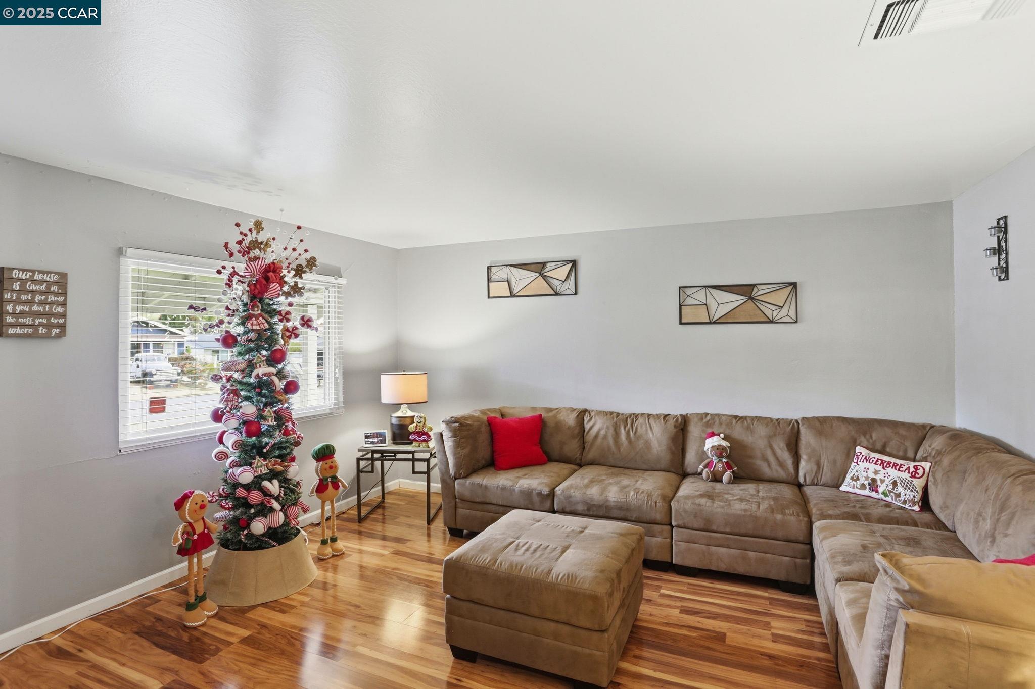 Detail Gallery Image 4 of 34 For 213 Markham Avenue, Vacaville,  CA 95688 - 4 Beds | 3/1 Baths