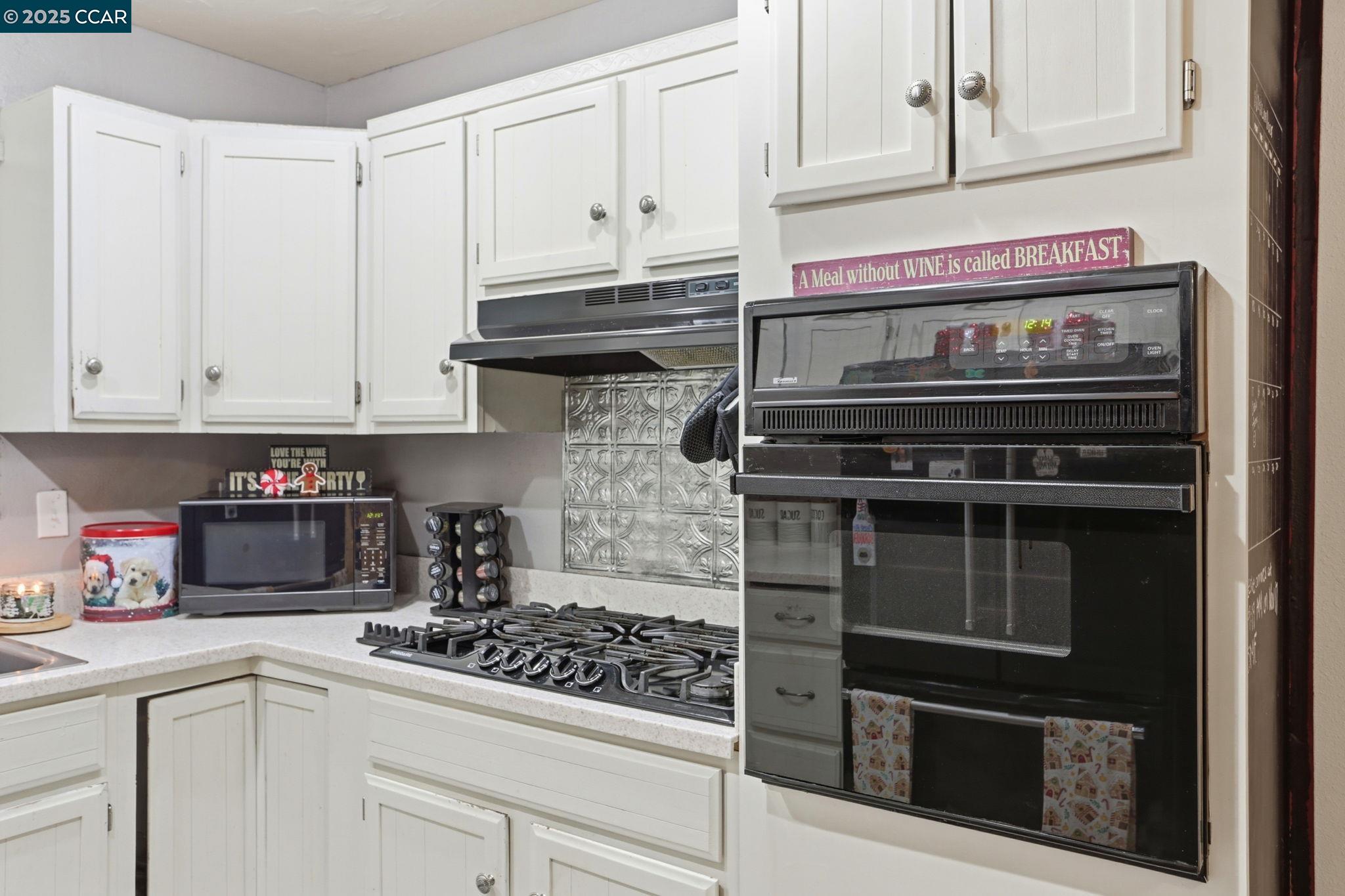 Detail Gallery Image 8 of 34 For 213 Markham Avenue, Vacaville,  CA 95688 - 4 Beds | 3/1 Baths