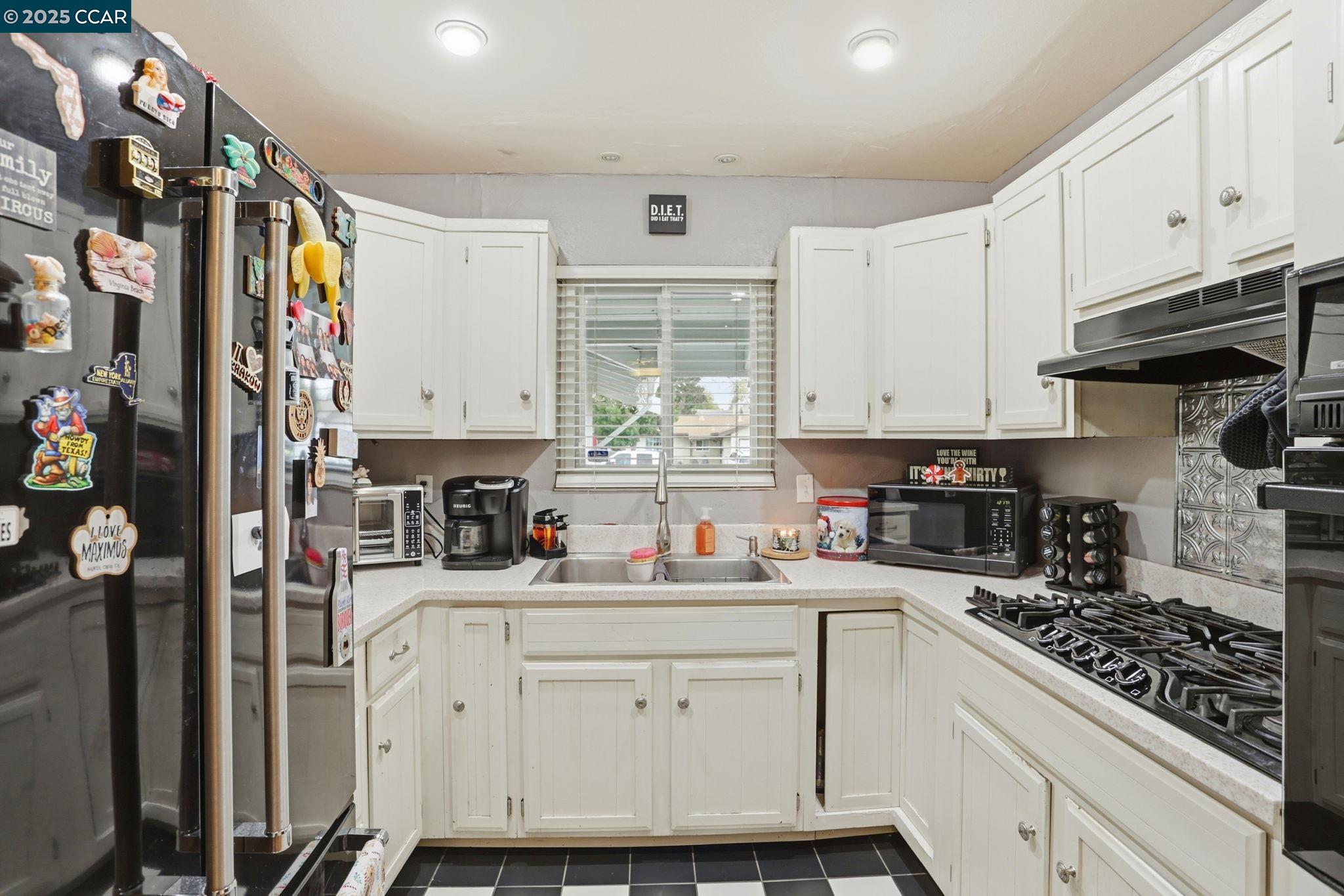 Detail Gallery Image 10 of 34 For 213 Markham Avenue, Vacaville,  CA 95688 - 4 Beds | 3/1 Baths