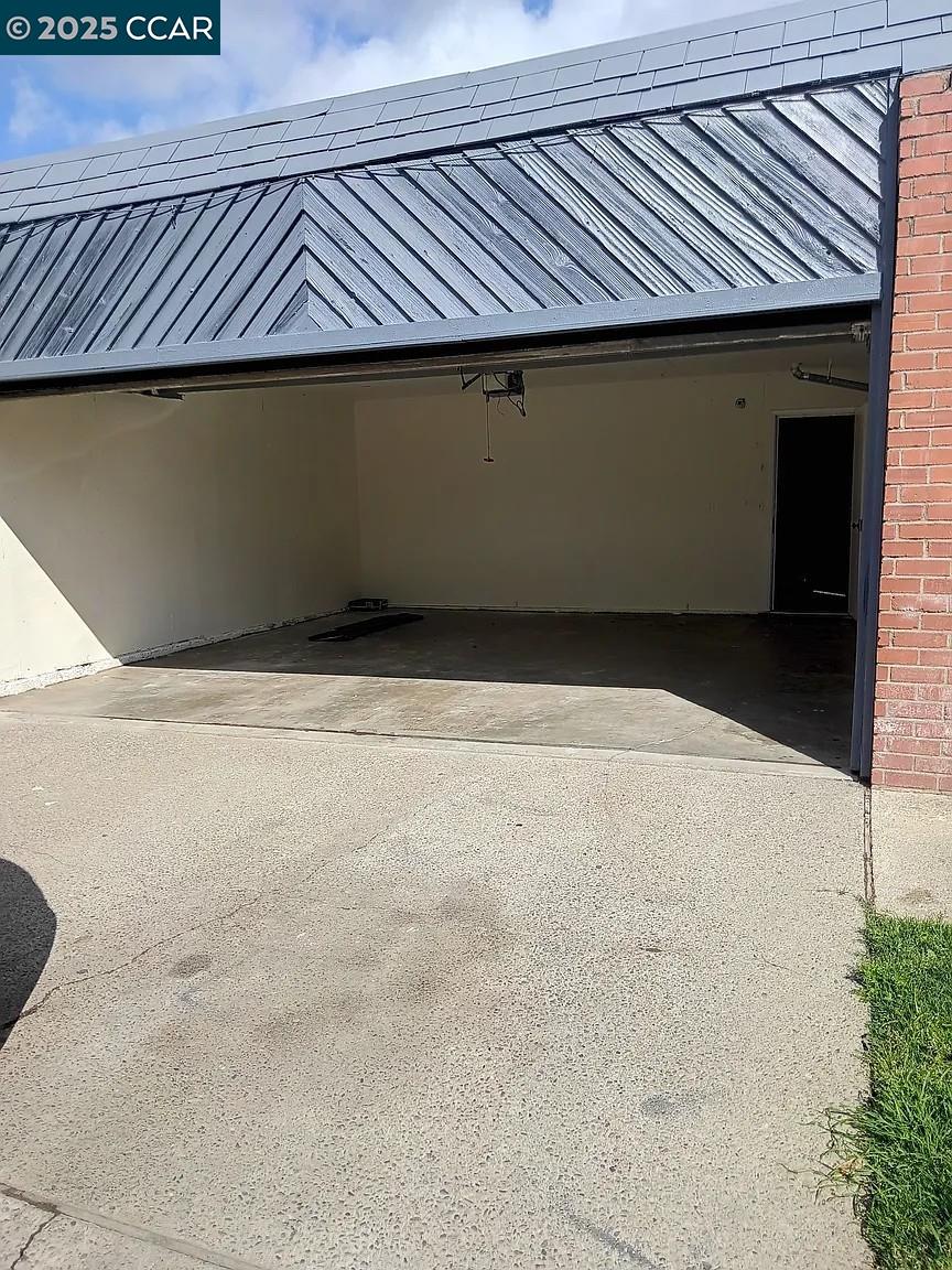 Detail Gallery Image 2 of 14 For 2551 Antoine Ct, Stockton,  CA 95209-2231 - – Beds | – Baths