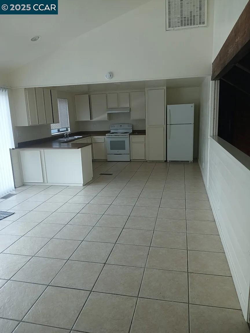 Detail Gallery Image 4 of 14 For 2551 Antoine Ct, Stockton,  CA 95209-2231 - – Beds | – Baths