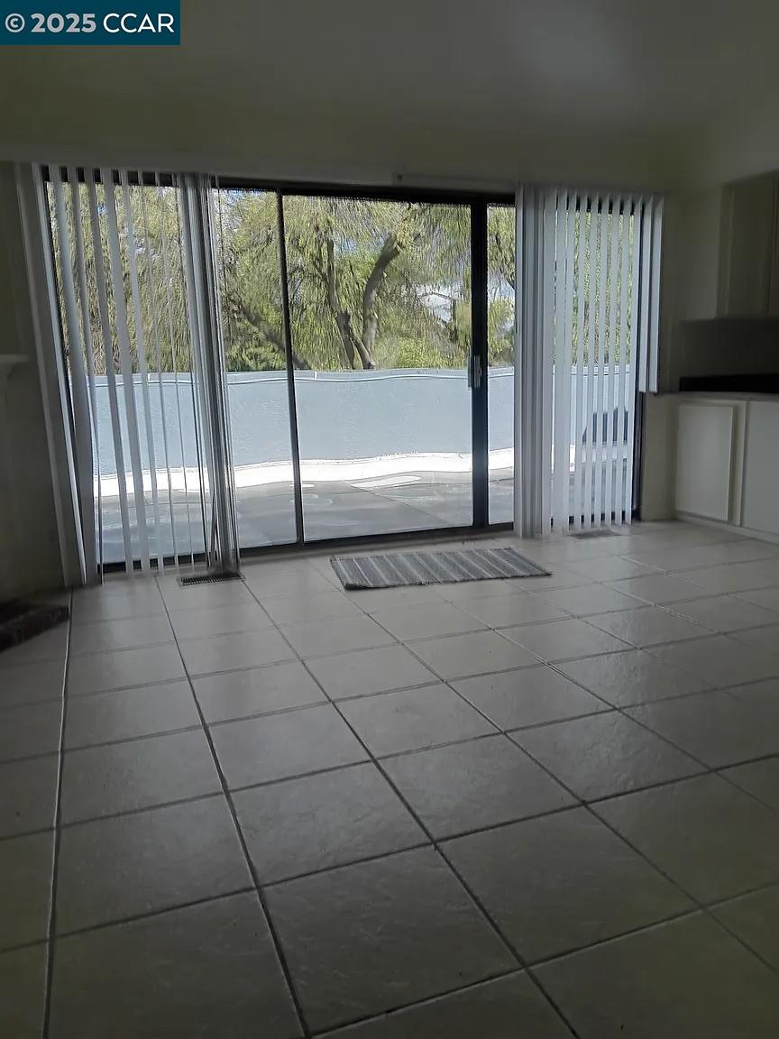 Detail Gallery Image 5 of 14 For 2551 Antoine Ct, Stockton,  CA 95209-2231 - – Beds | – Baths