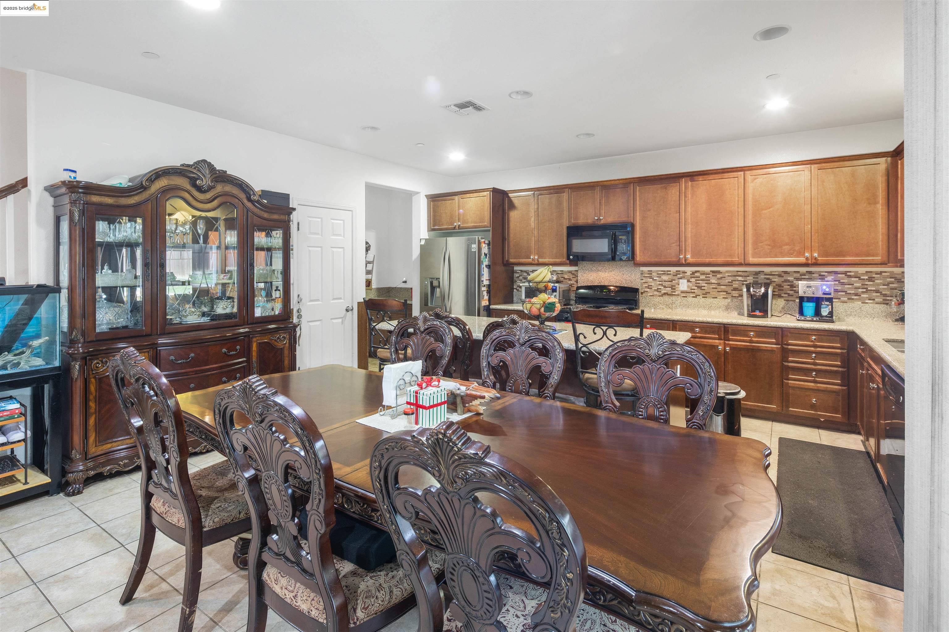 Detail Gallery Image 6 of 26 For 4586 Donegal Way, Antioch,  CA 94531 - 4 Beds | 3 Baths