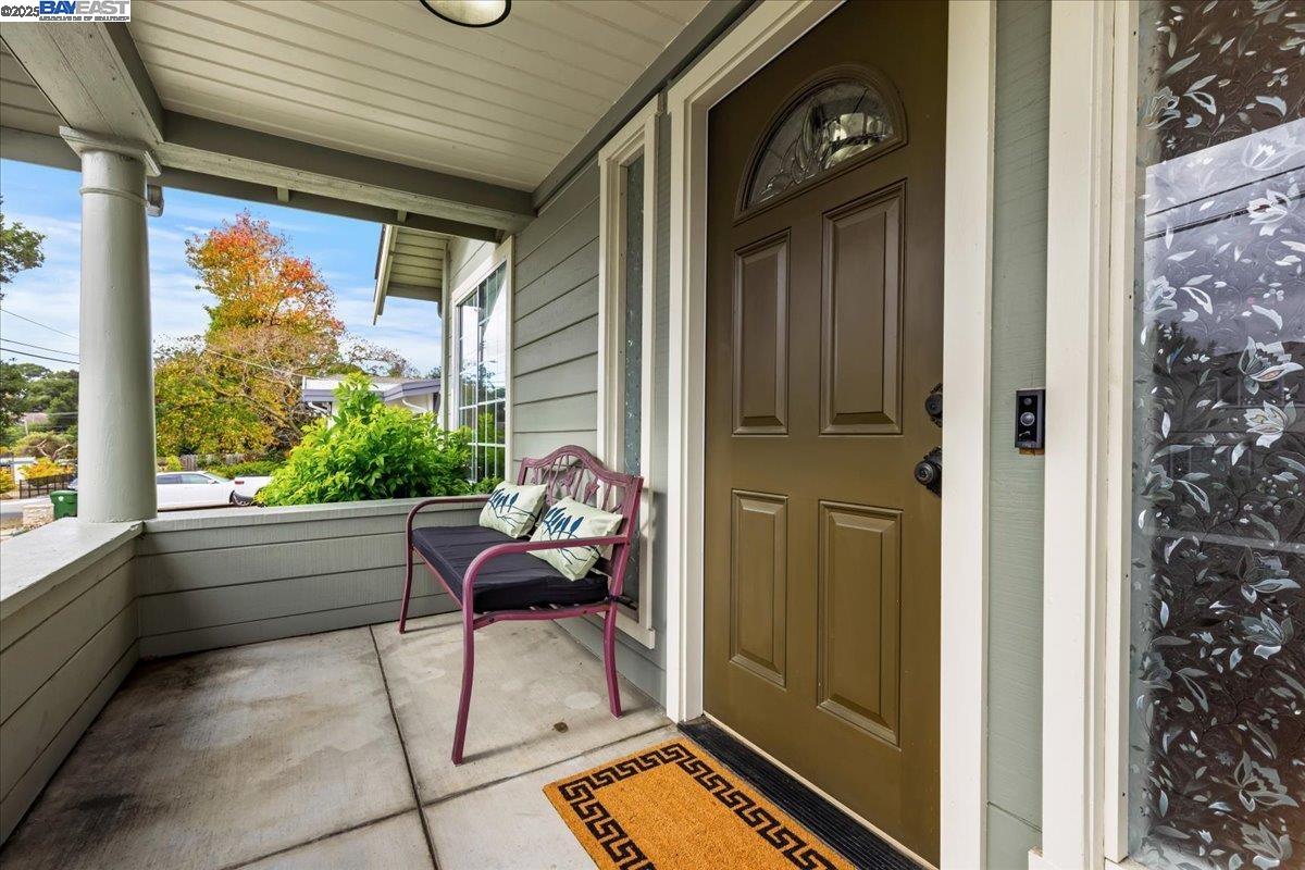 Detail Gallery Image 14 of 60 For 1672 Crescent Avenue, Castro Valley,  CA 94546 - 3 Beds | 2 Baths