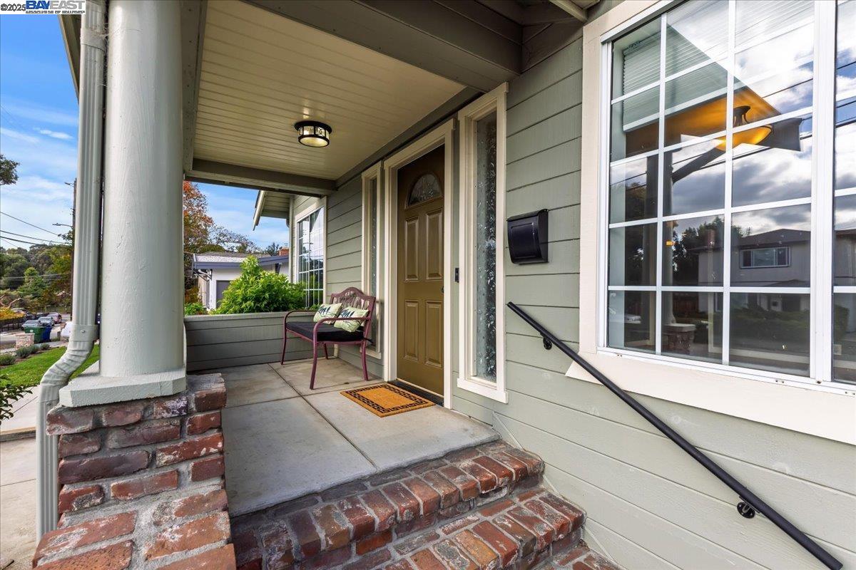 Detail Gallery Image 14 of 60 For 1672 Crescent Avenue, Castro Valley,  CA 94546 - 3 Beds | 2 Baths