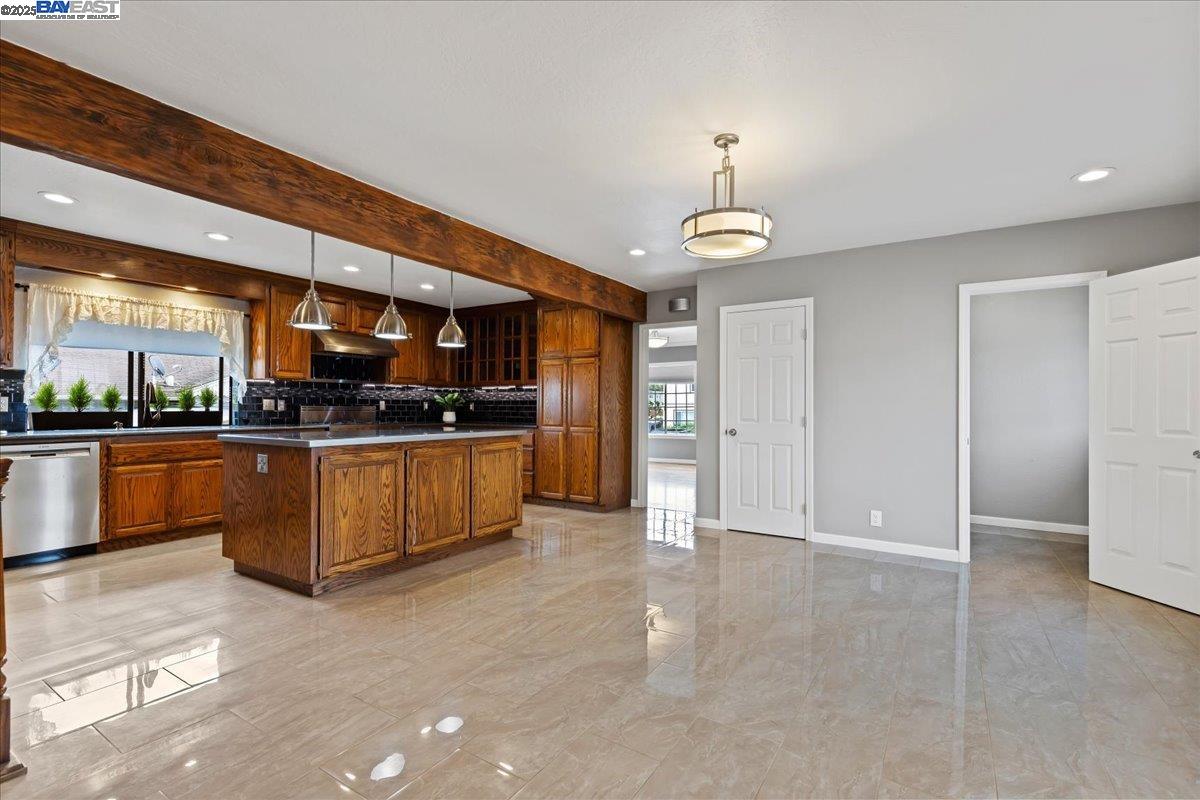 Detail Gallery Image 22 of 60 For 1672 Crescent Avenue, Castro Valley,  CA 94546 - 3 Beds | 2 Baths