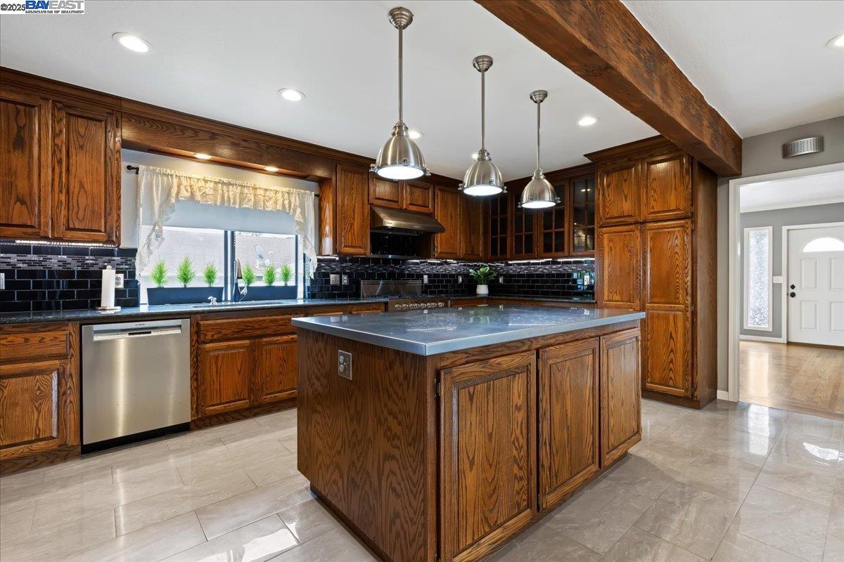 Detail Gallery Image 23 of 60 For 1672 Crescent Avenue, Castro Valley,  CA 94546 - 3 Beds | 2 Baths