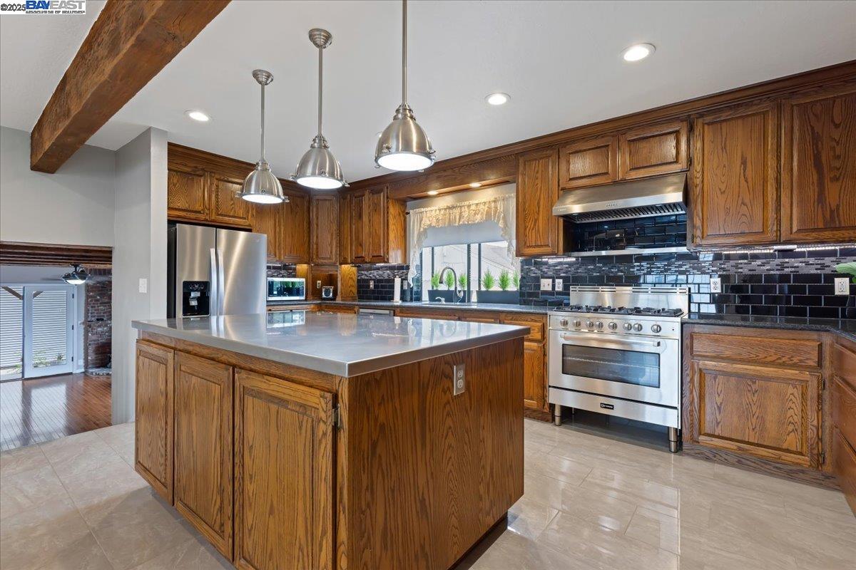 Detail Gallery Image 23 of 60 For 1672 Crescent Avenue, Castro Valley,  CA 94546 - 3 Beds | 2 Baths