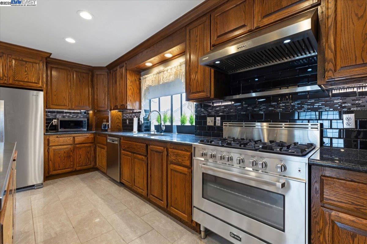 Detail Gallery Image 25 of 60 For 1672 Crescent Avenue, Castro Valley,  CA 94546 - 3 Beds | 2 Baths