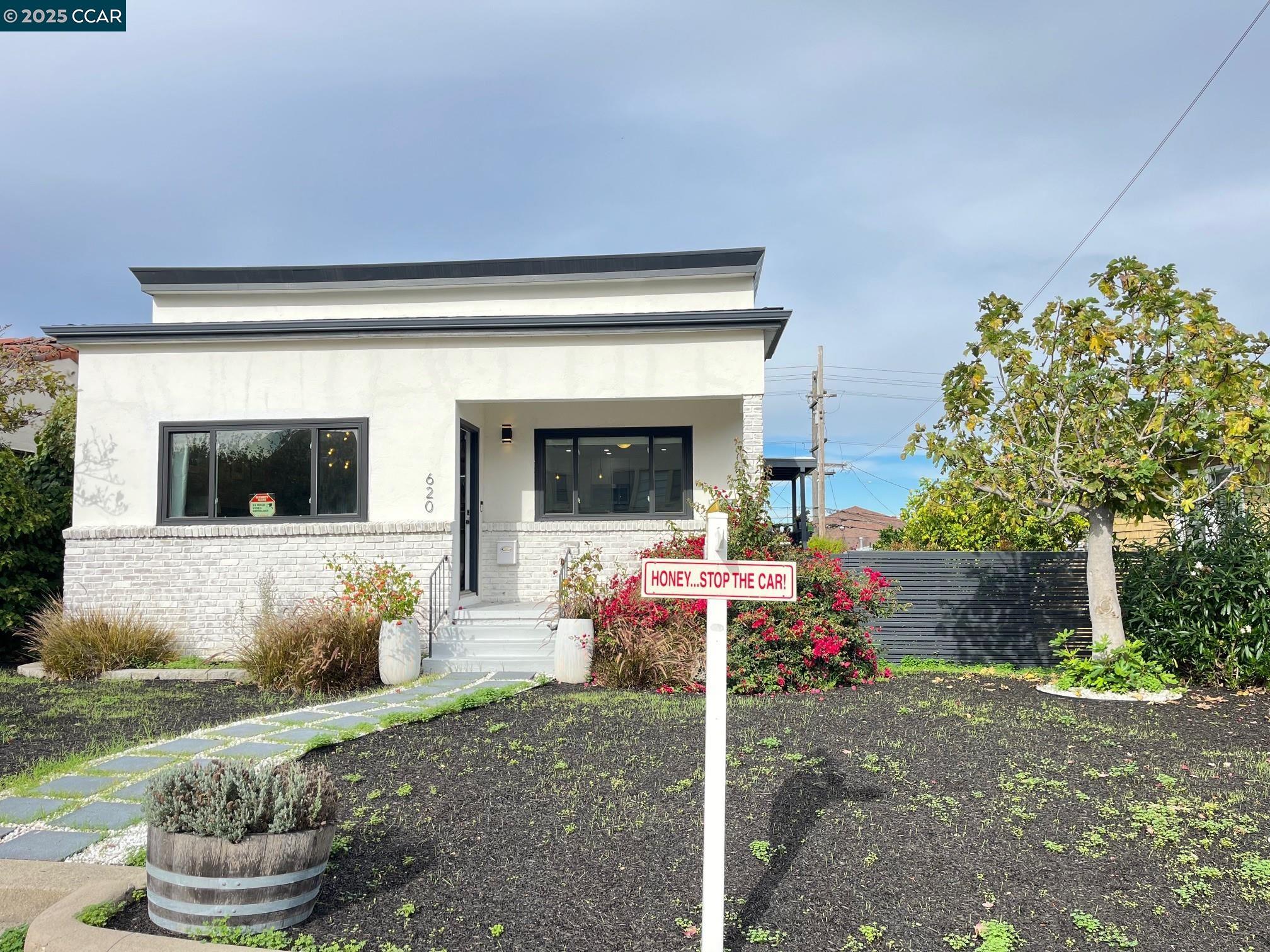 Detail Gallery Image 3 of 44 For 620 Kentucky St, Vallejo,  CA 94590 - 2 Beds | 1 Baths