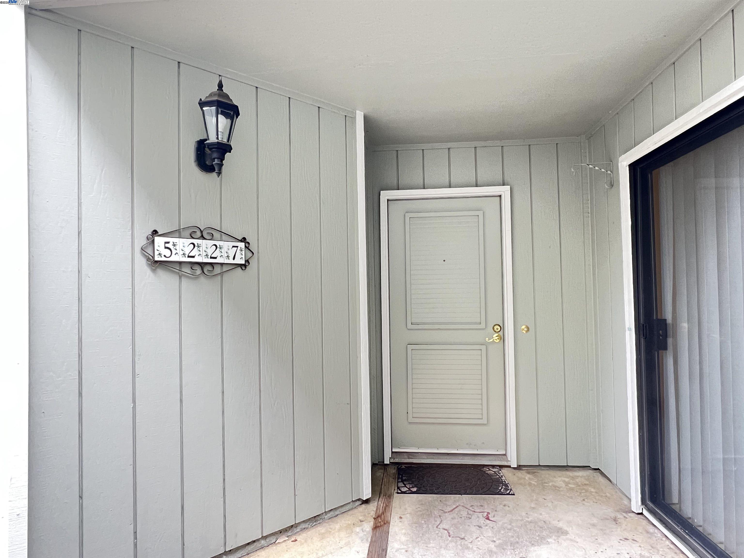 Detail Gallery Image 2 of 21 For 5227 Riverdale Court, Pleasanton,  CA 94588 - 4 Beds | 2/1 Baths